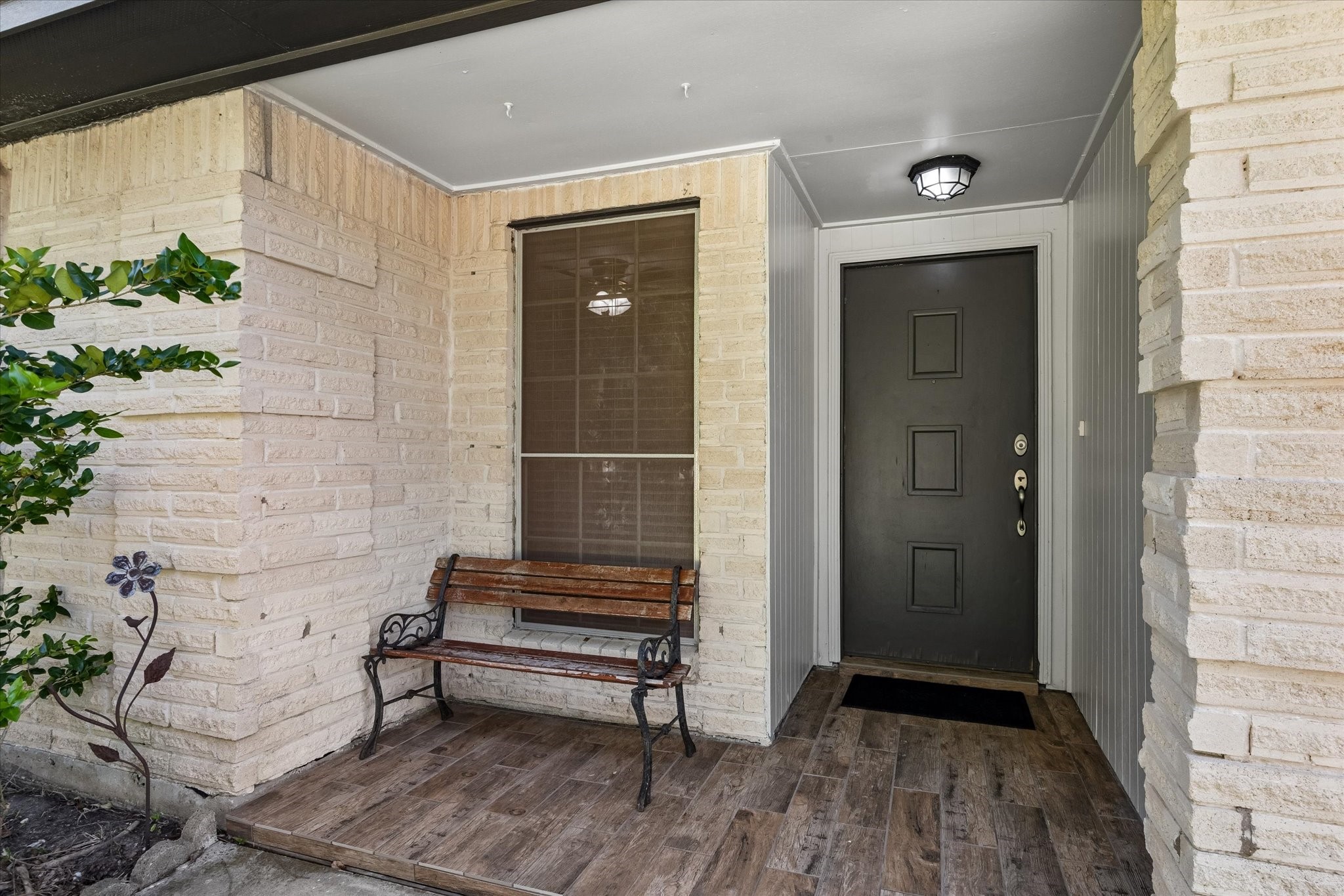 17134 Barcelona Drive Property Photo 3