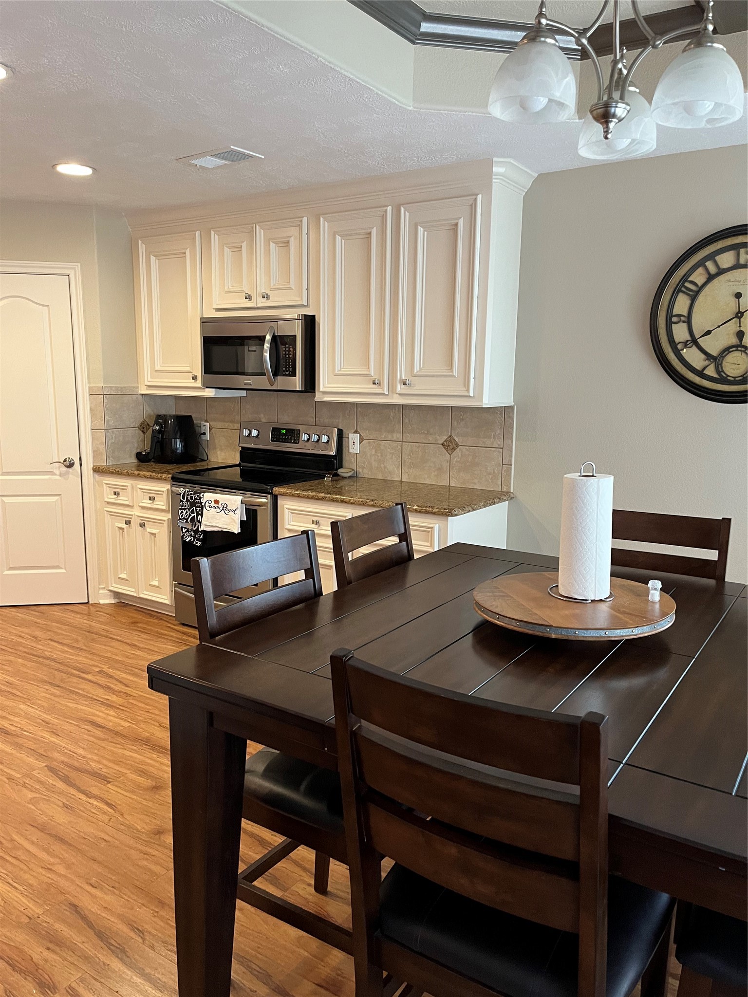 3515 Emerson Drive Property Photo 9
