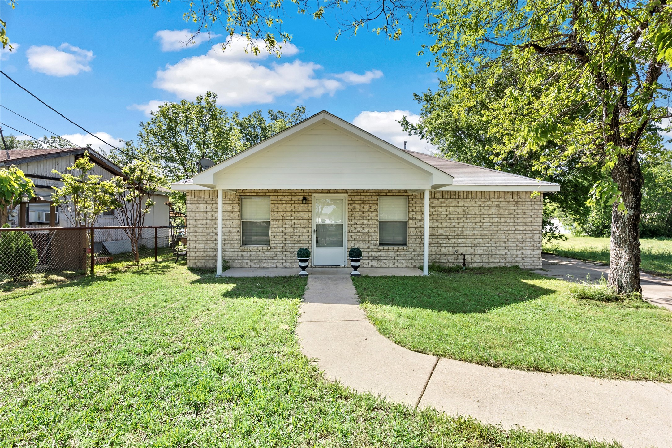 1805 Kinnard Avenue A Property Photo 1