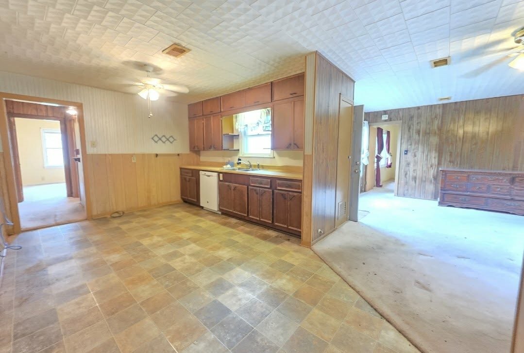 1420 Elm Avenue Property Photo 3