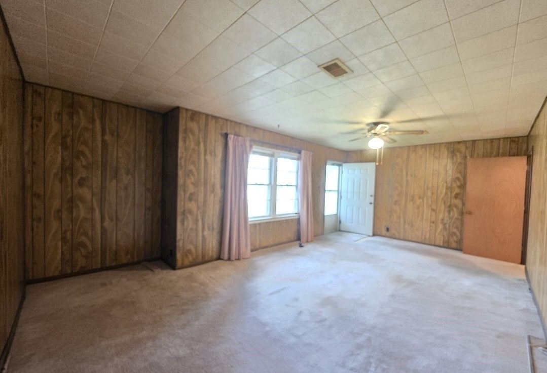 1420 Elm Avenue Property Photo 5