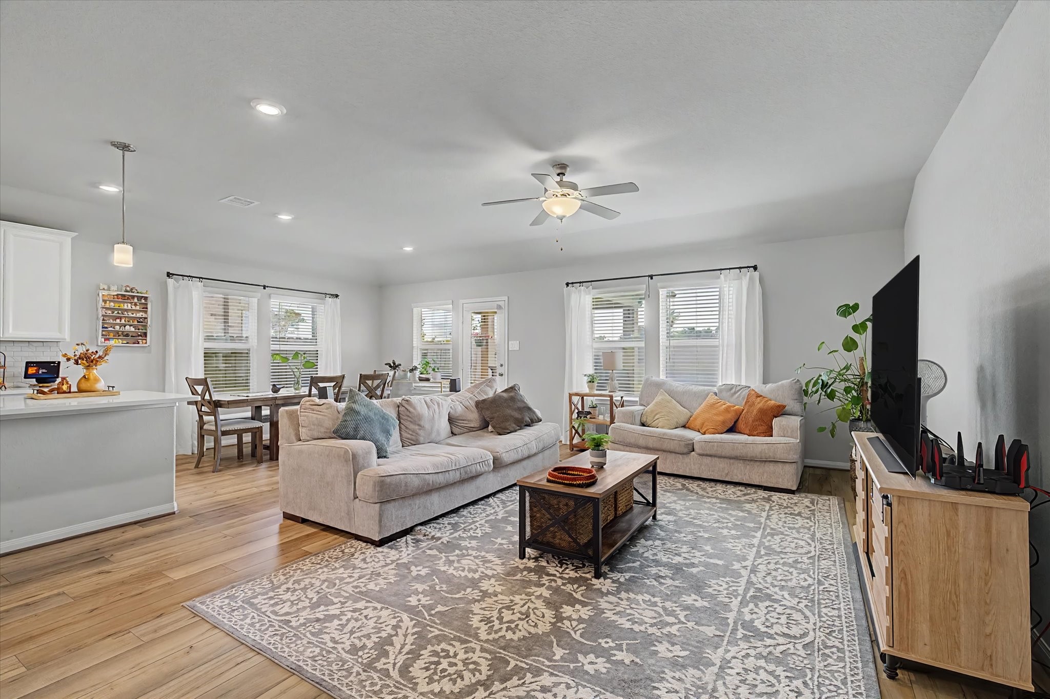 10842 Cliffs View Drive Property Photo 6
