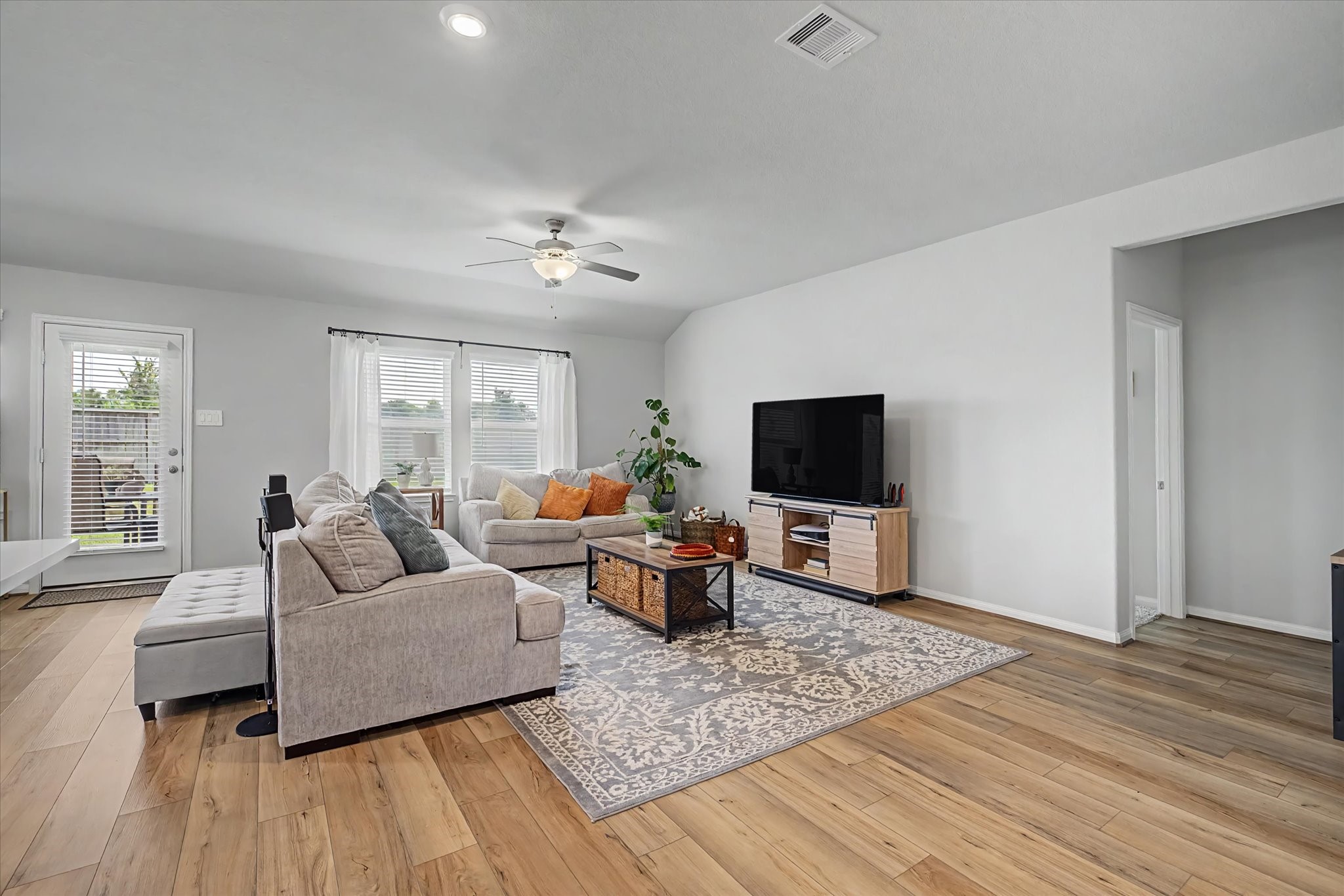 10842 Cliffs View Drive Property Photo 7