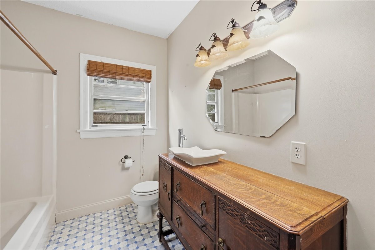 670 N 23rd Street Property Photo 16