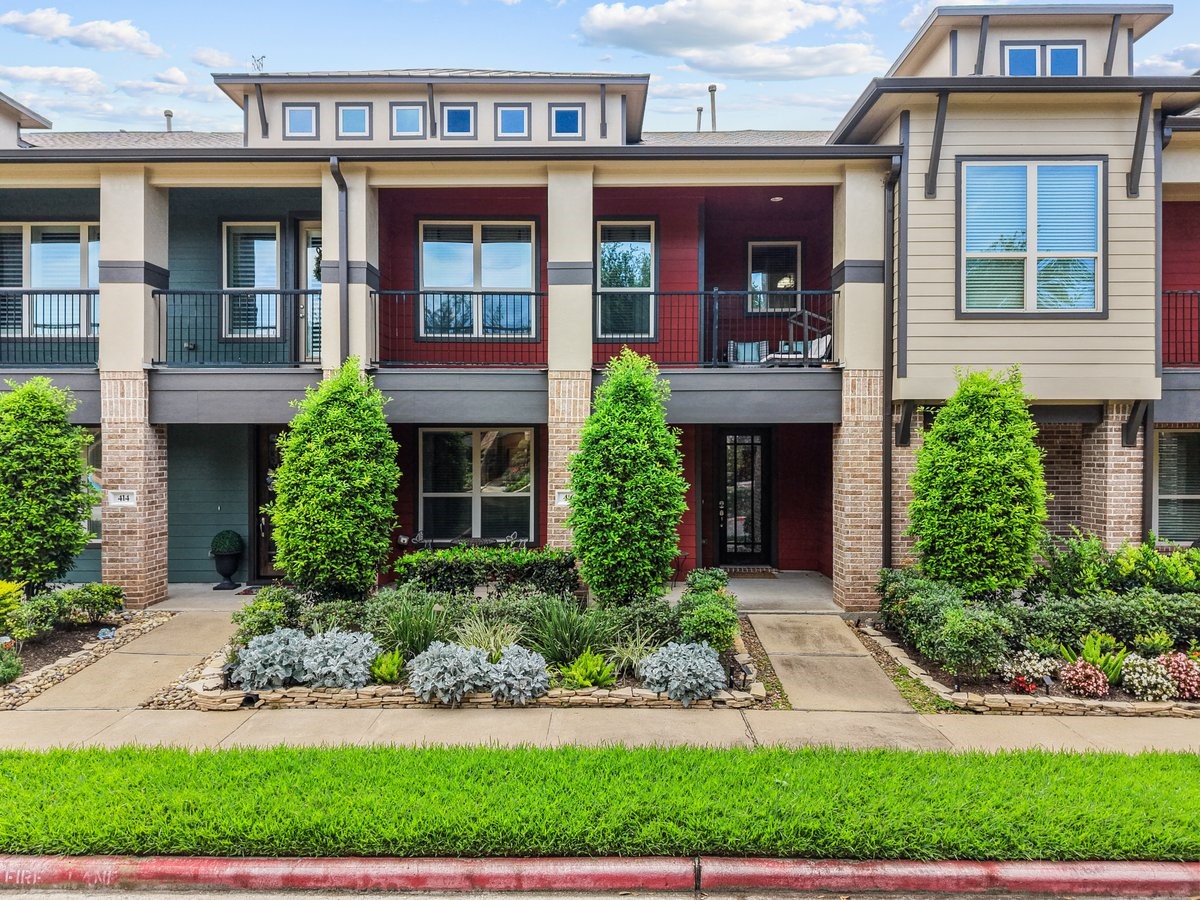 416 Via Regatta Drive