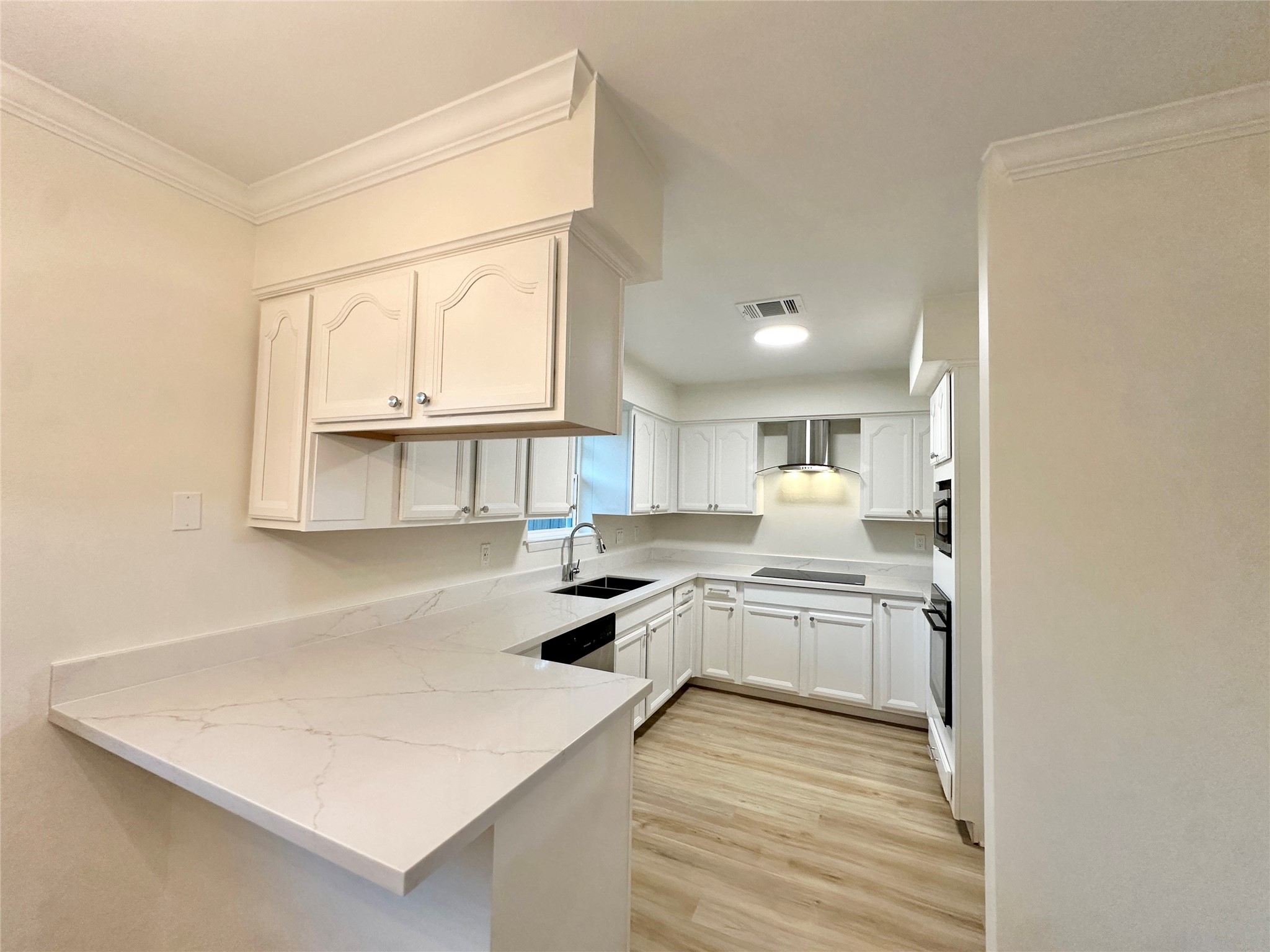 9539 Beverlyhill Street Property Photo 15