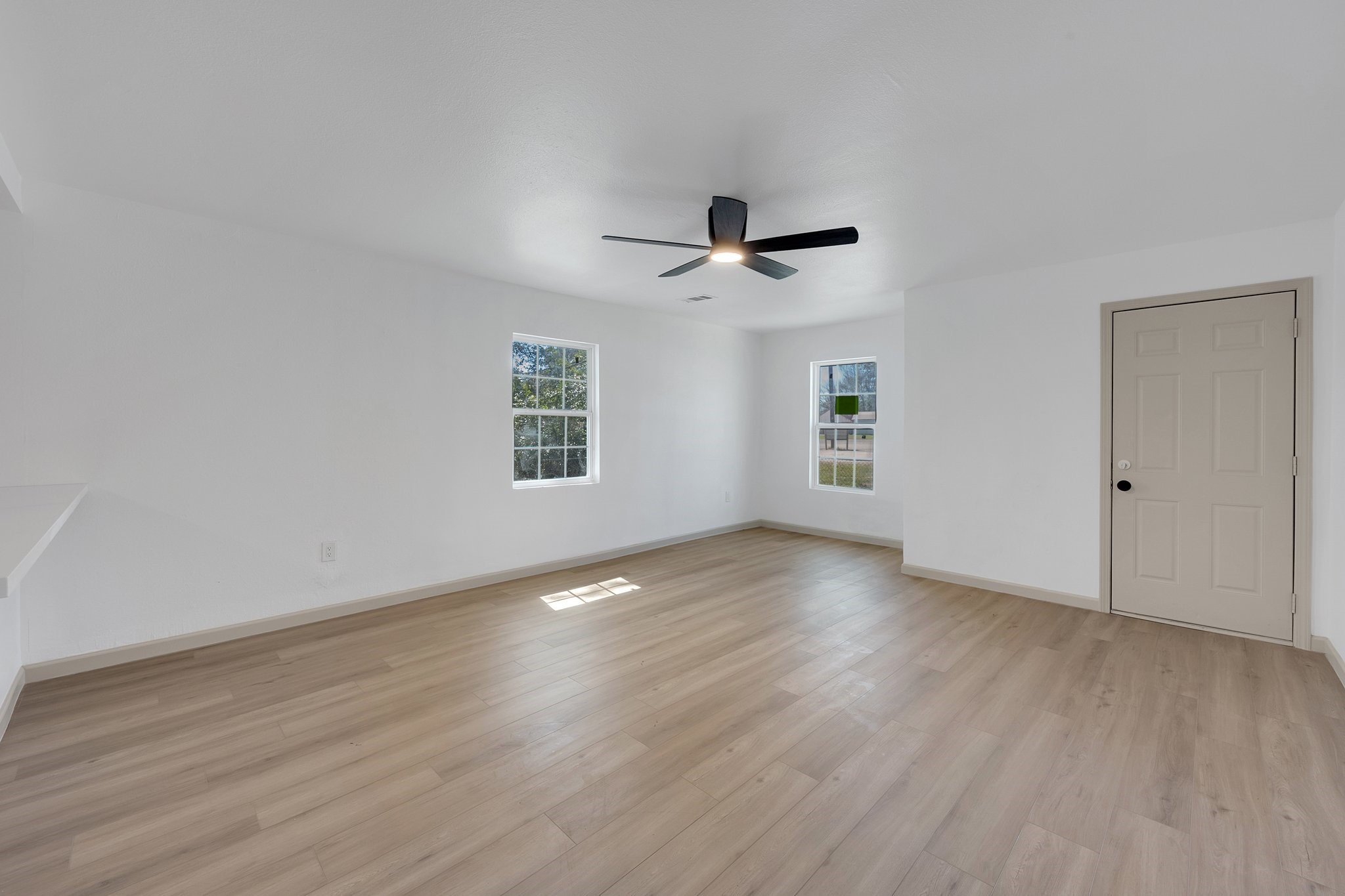 16921 Main Street Property Photo 8