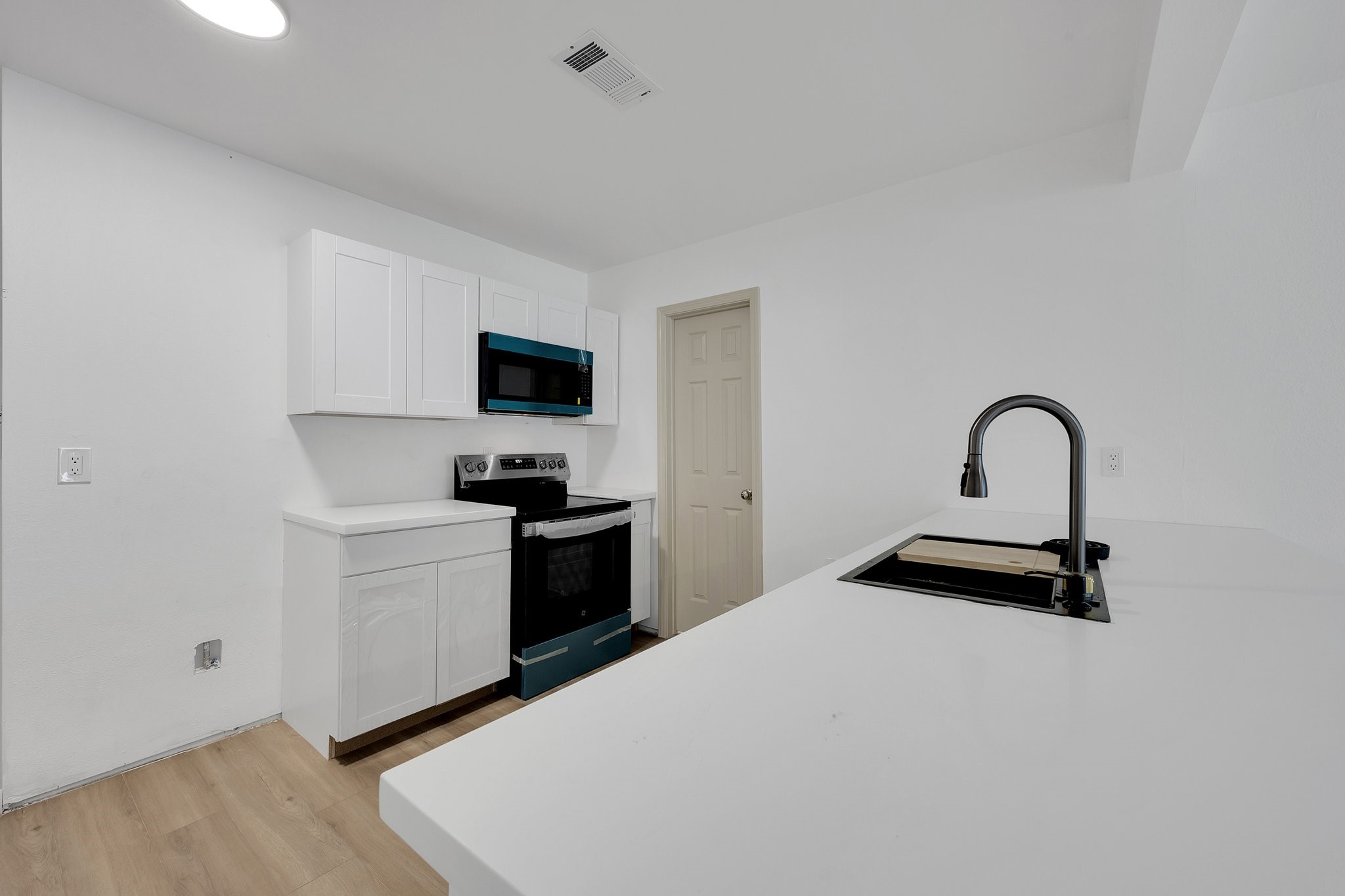 16921 Main Street Property Photo 13