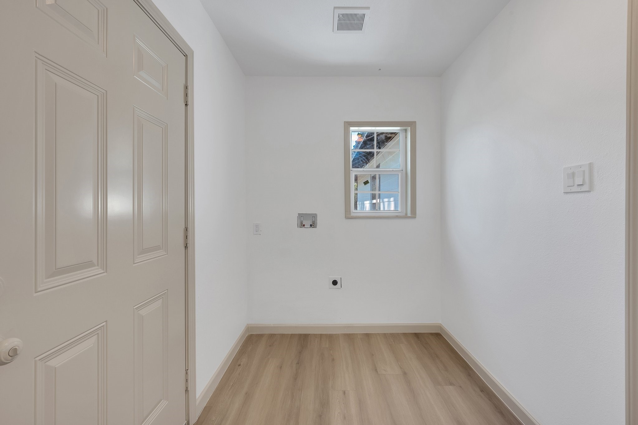 16921 Main Street Property Photo 16