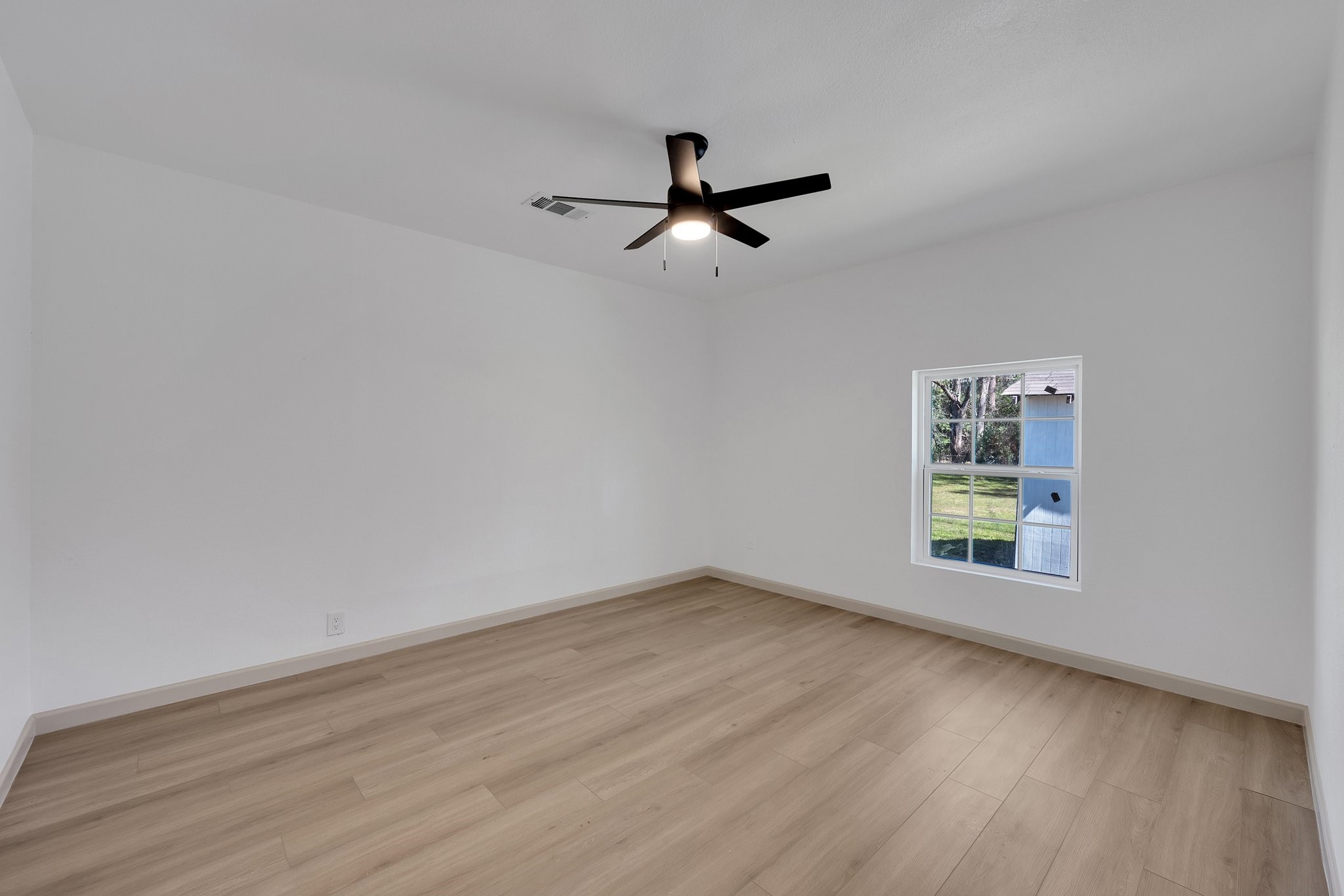 16921 Main Street Property Photo 22