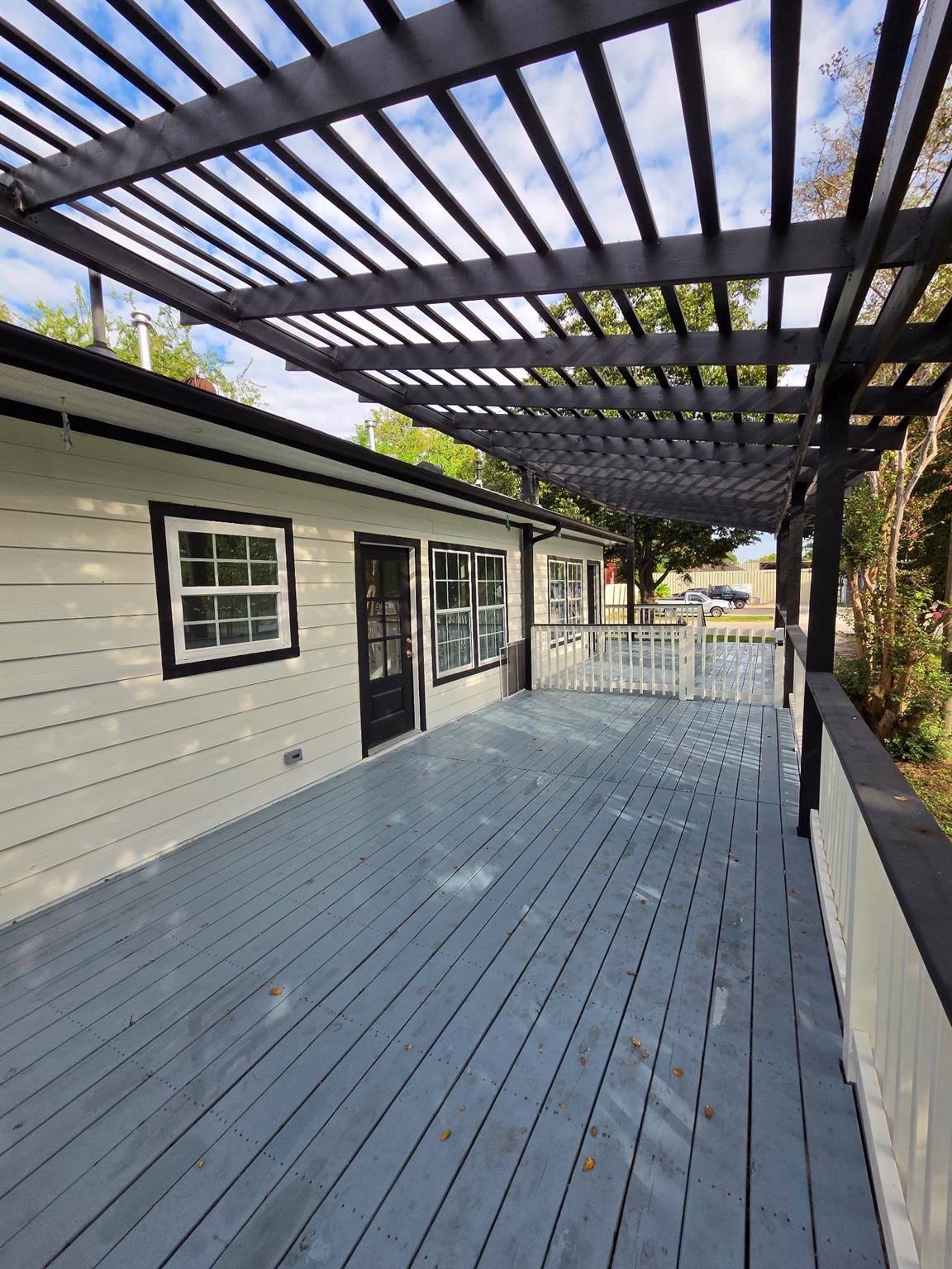 512 Hill Road Property Photo 2