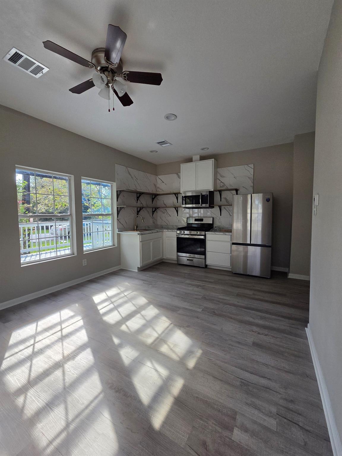 512 Hill Road Property Photo 3