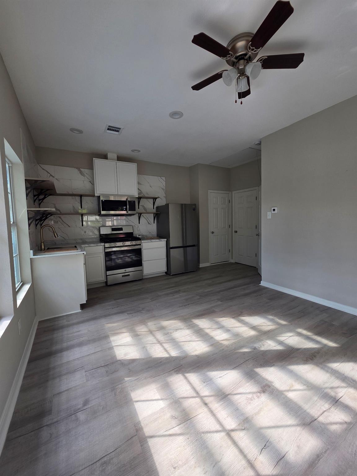 512 Hill Road Property Photo 4