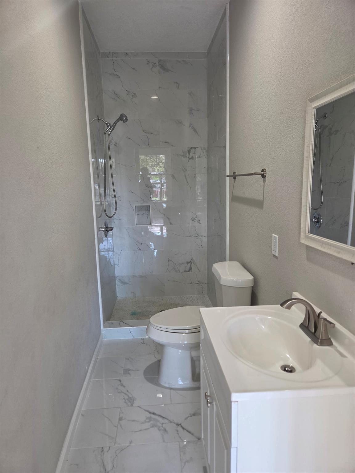 512 Hill Road Property Photo 10