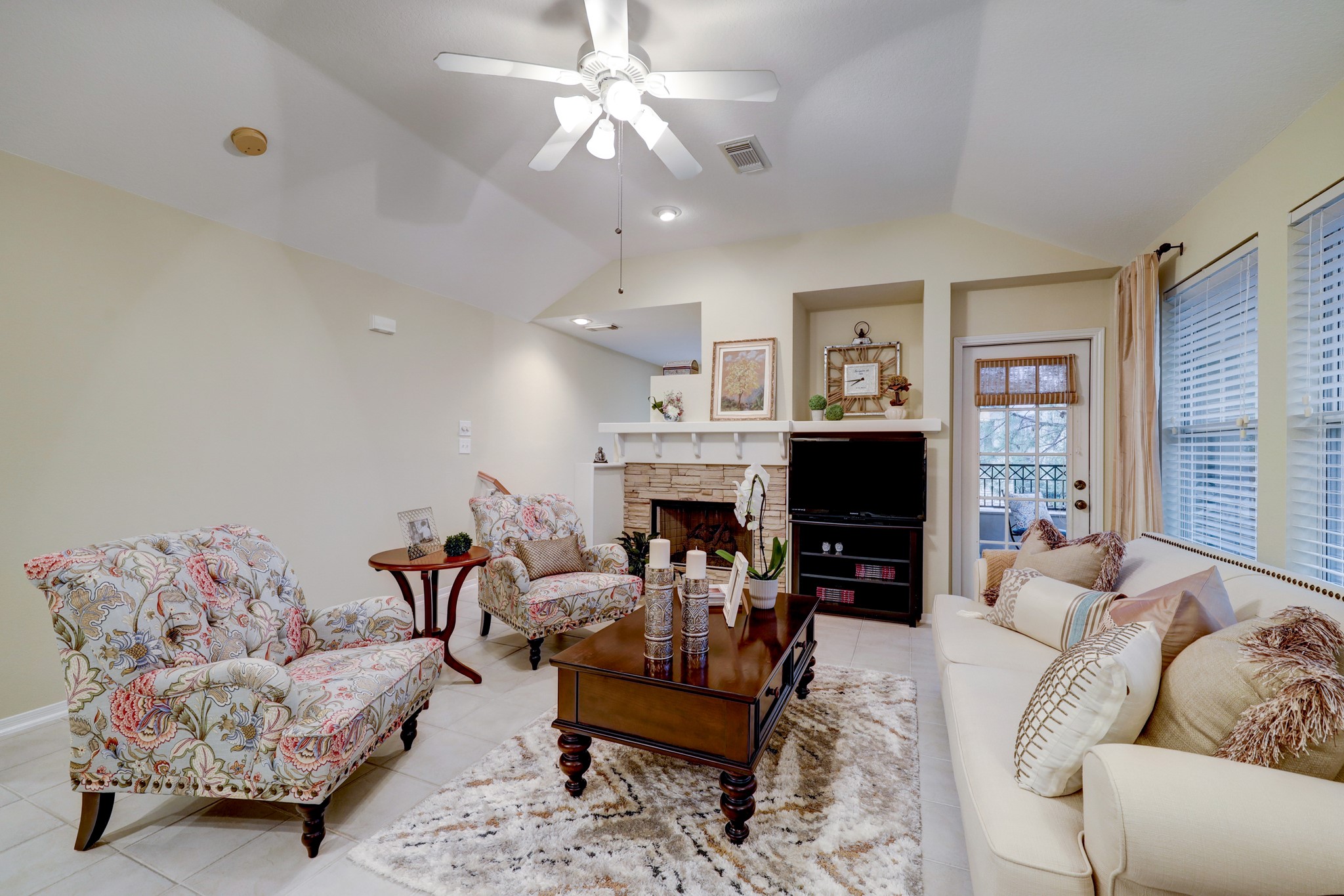 10 Stone Creek Place Property Photo 3