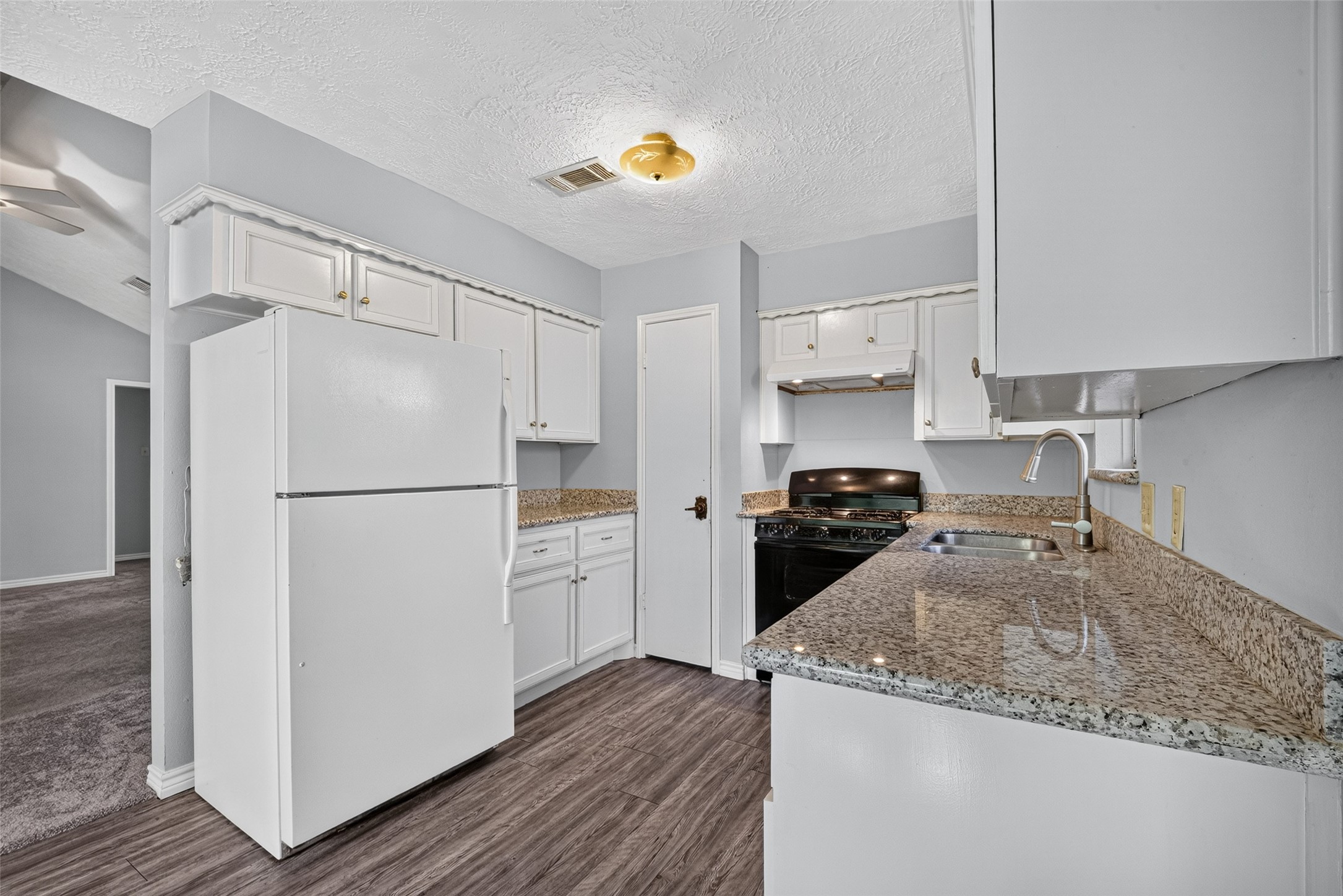 2707 Livingston Drive Property Photo 8