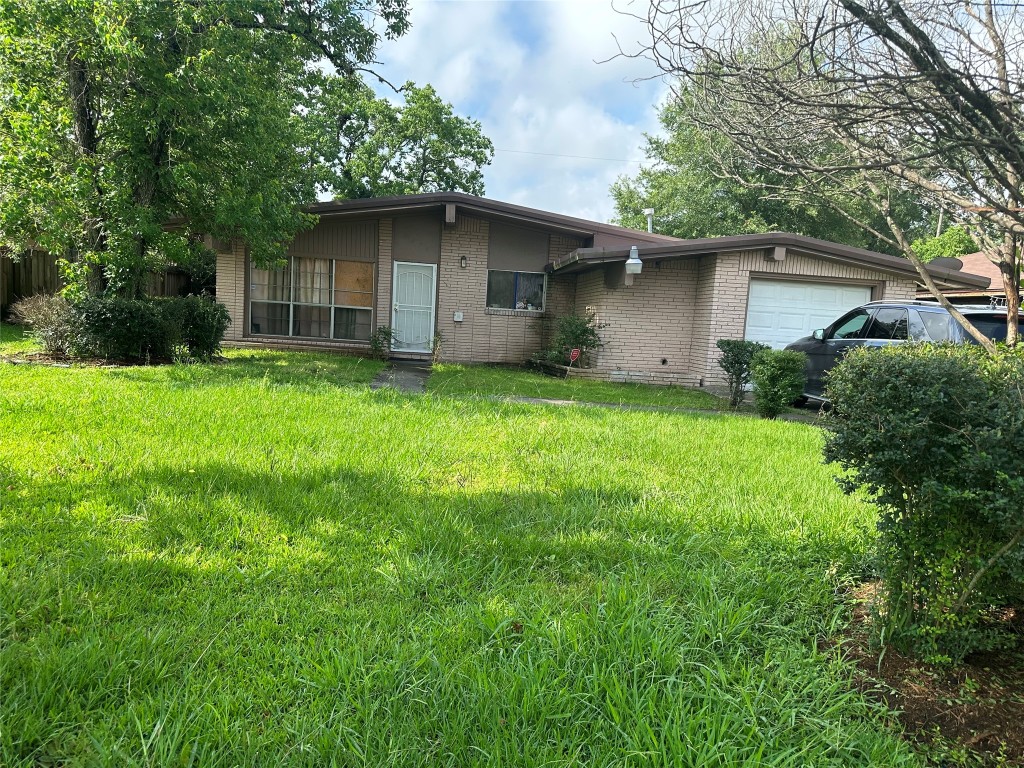 9330 Laura Koppe Road Property Photo 1