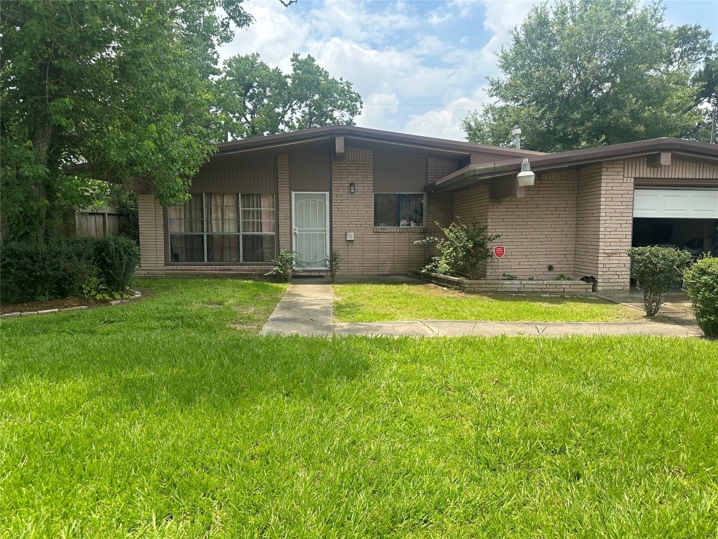 9330 Laura Koppe Road Property Photo 4