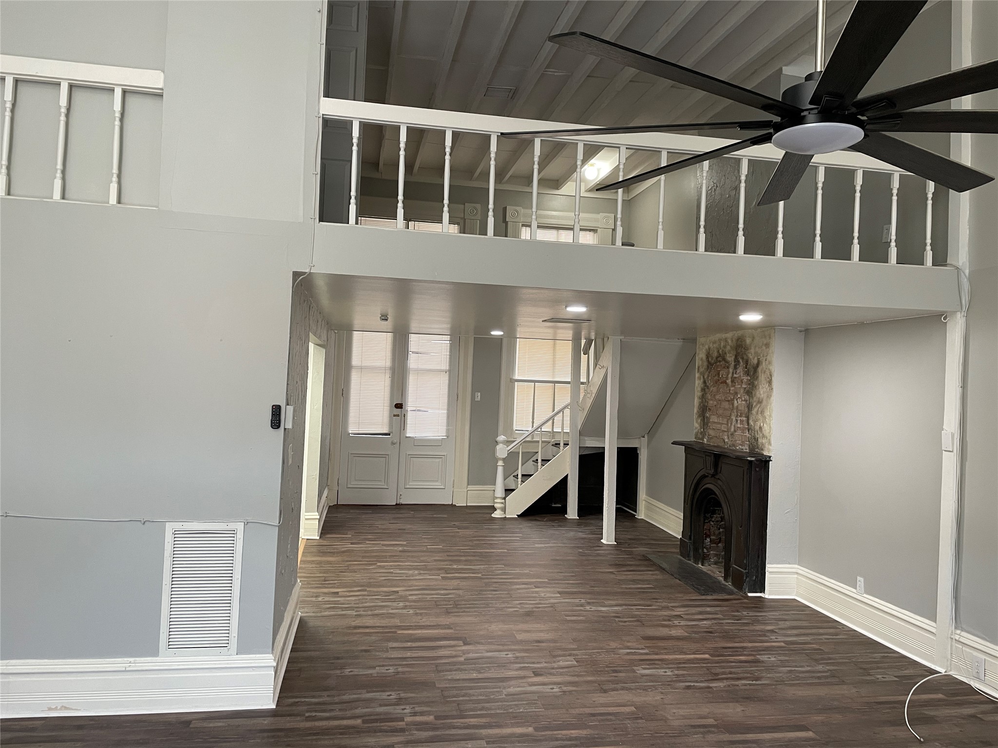 2116 Strand Street 202 Property Photo 6