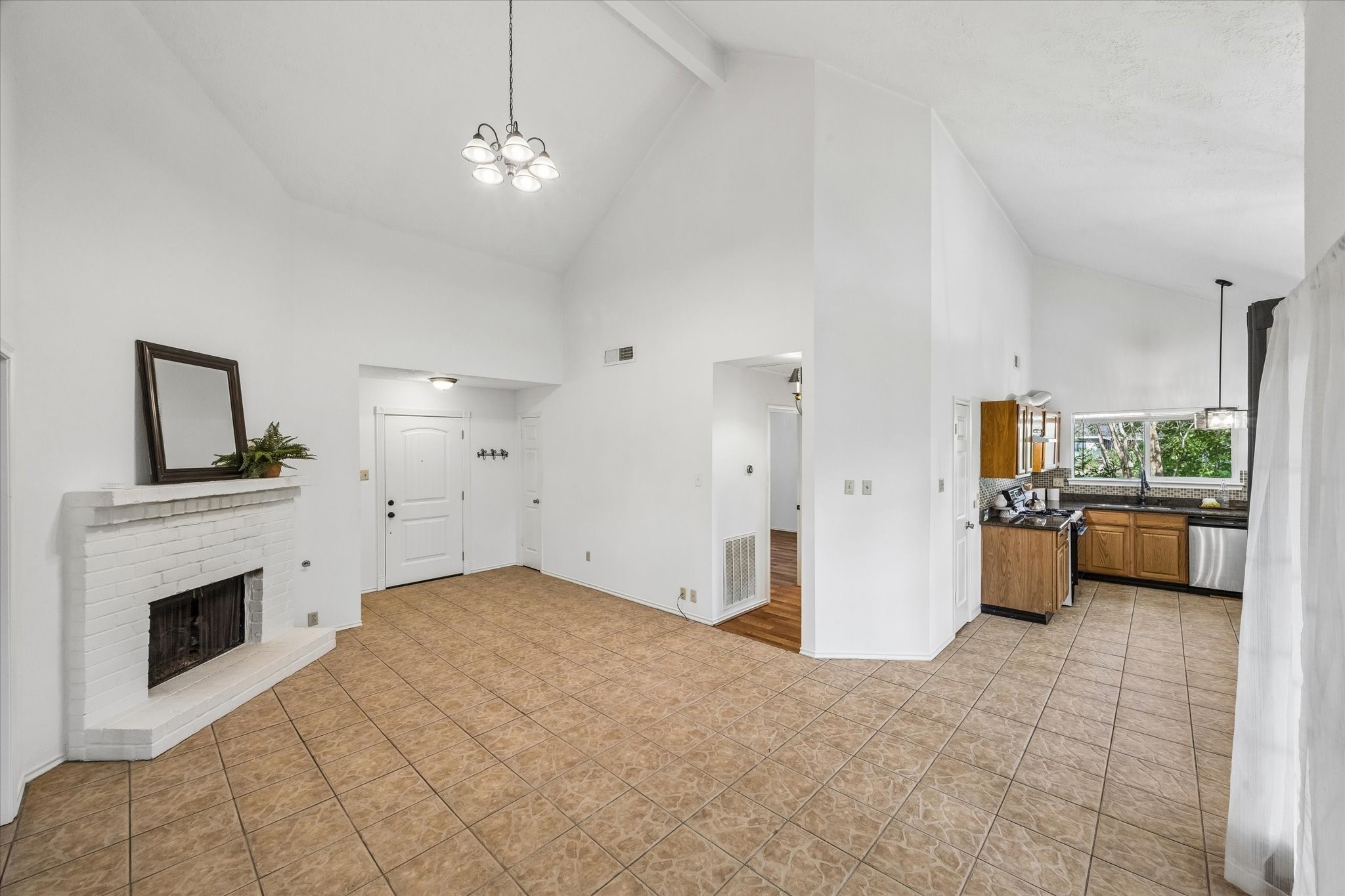 910 Country Place Blvd Property Photo 8