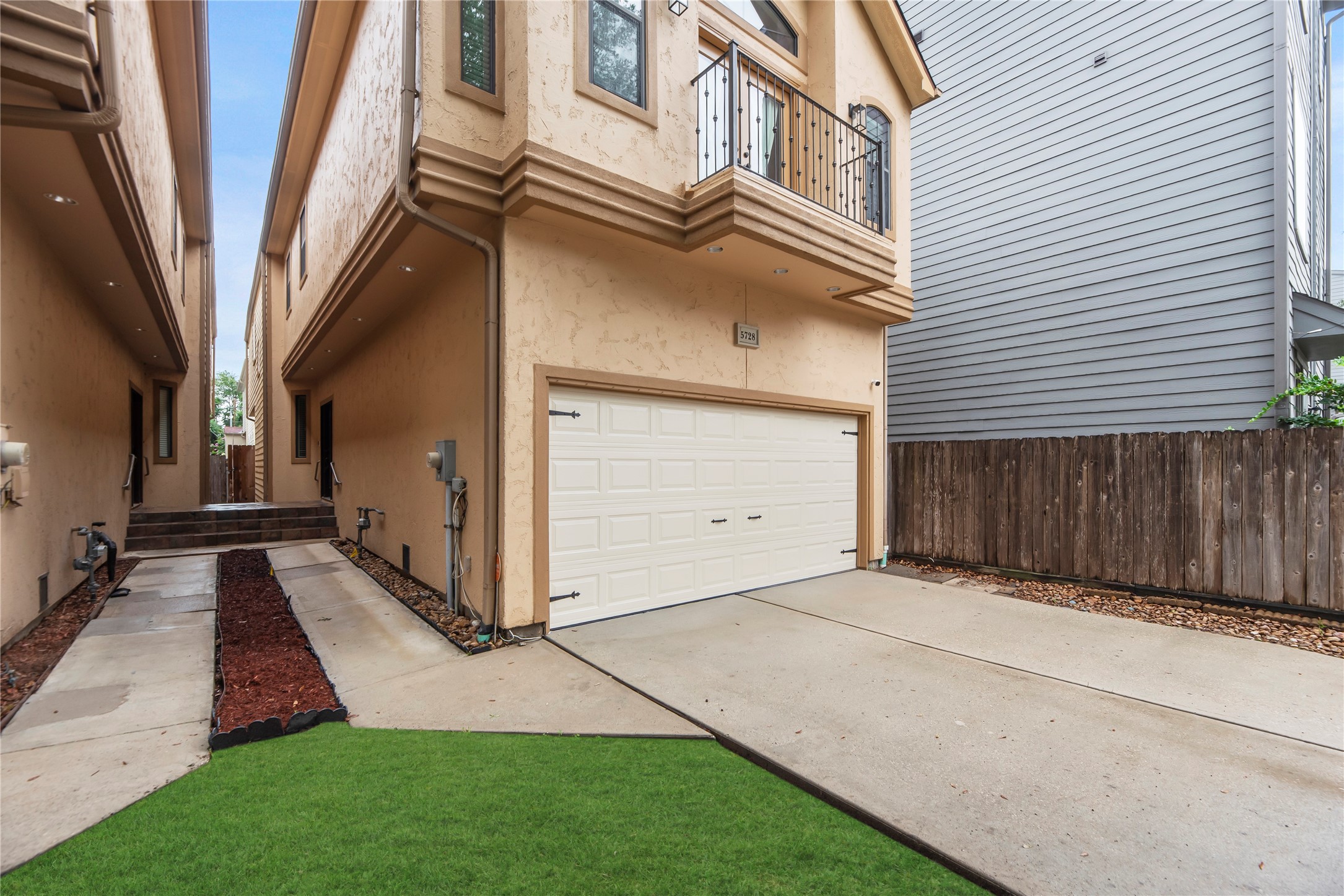 5728 Petty Street Property Photo 4