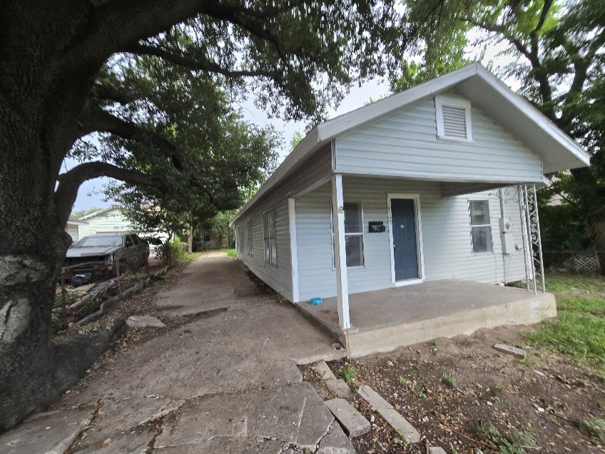 1105 1st Street Property Photo 1