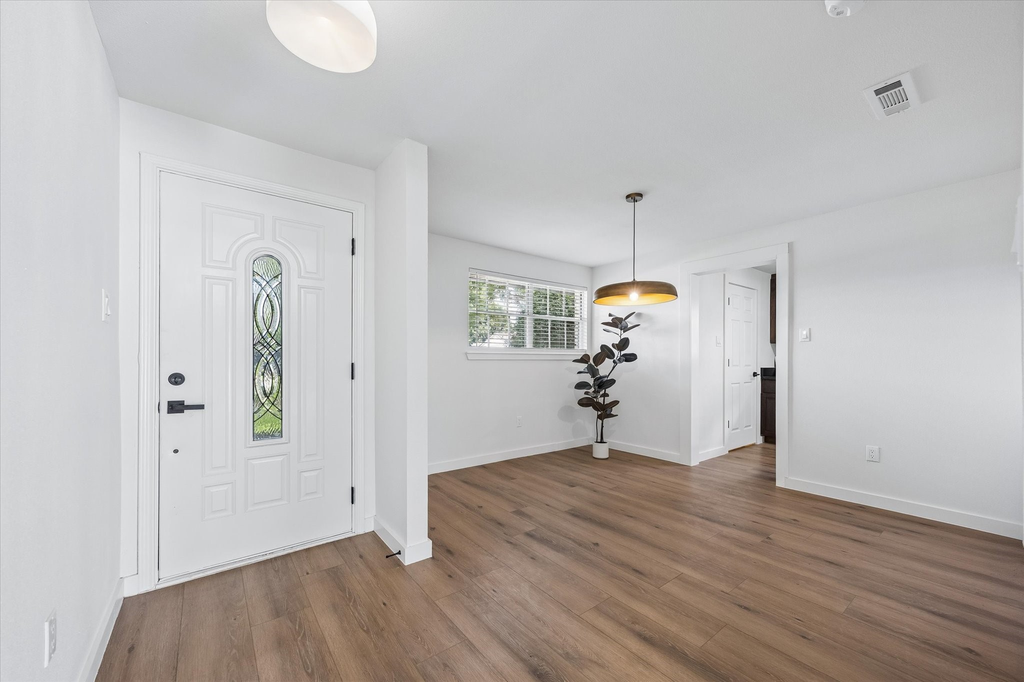 10618 Wickersham Lane Property Photo 4