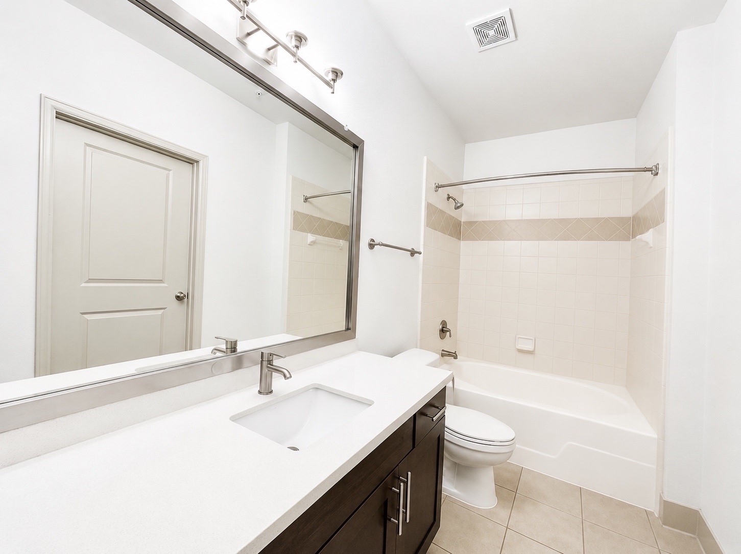 2222 Smith Street 203 Property Photo 11