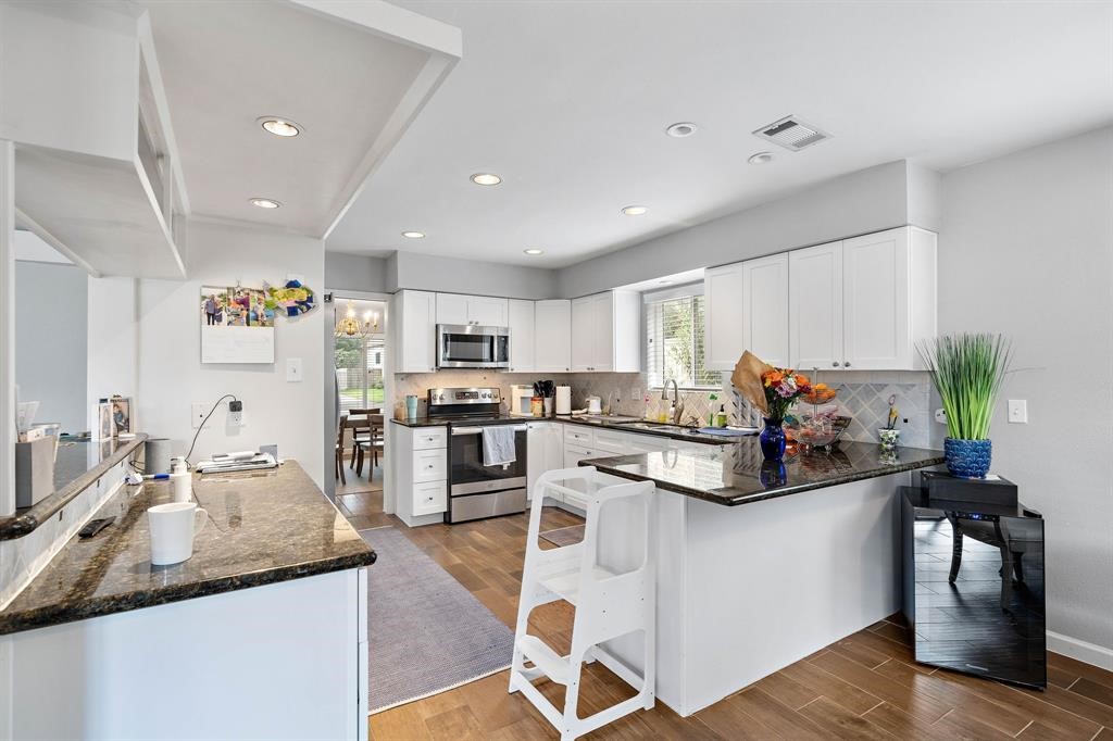 4922 Braesvalley Drive Property Photo 11
