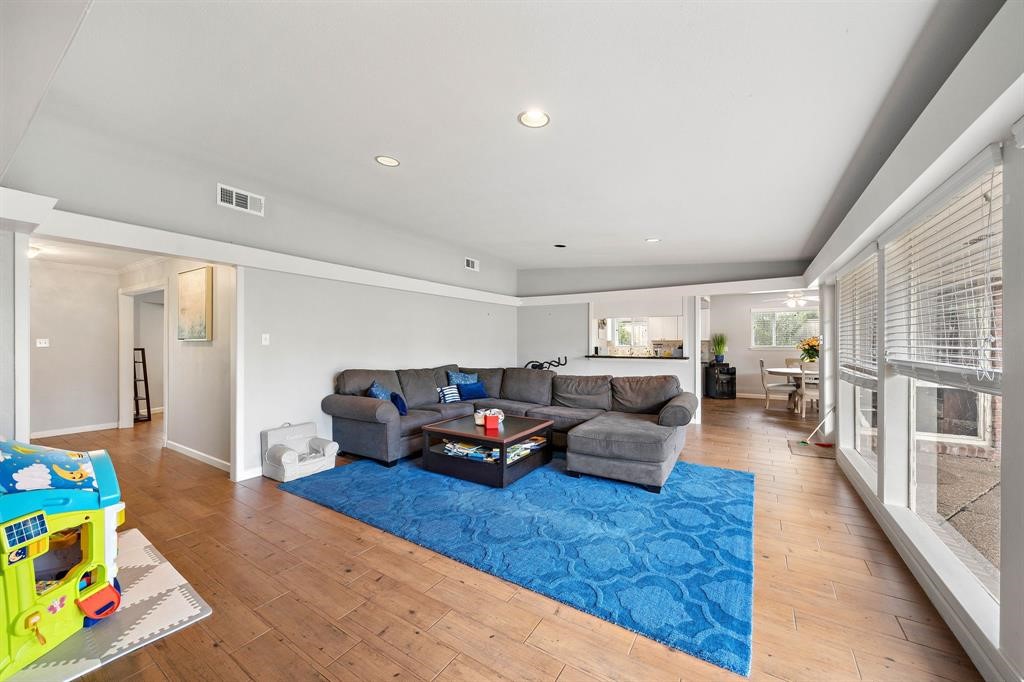 4922 Braesvalley Drive Property Photo 17