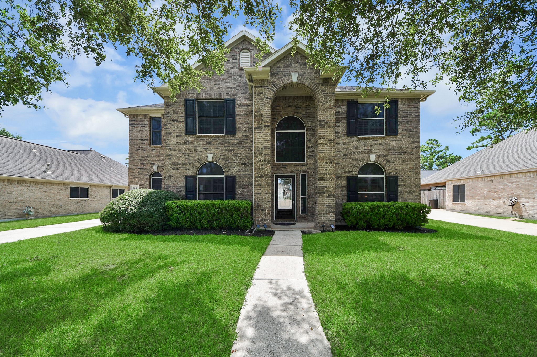 233 Rustic Oaks Drive Property Photo 1