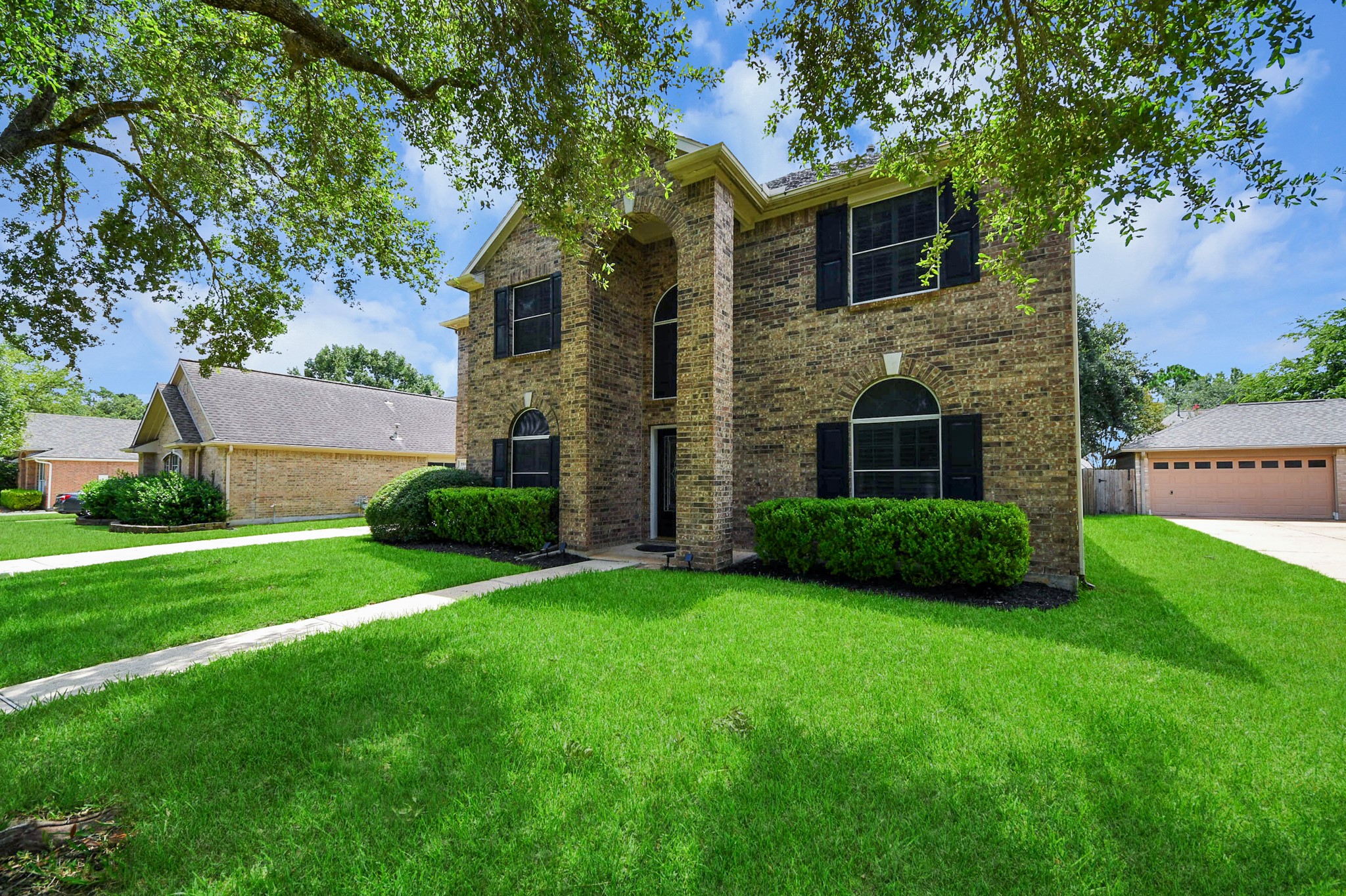 233 Rustic Oaks Drive Property Photo 2