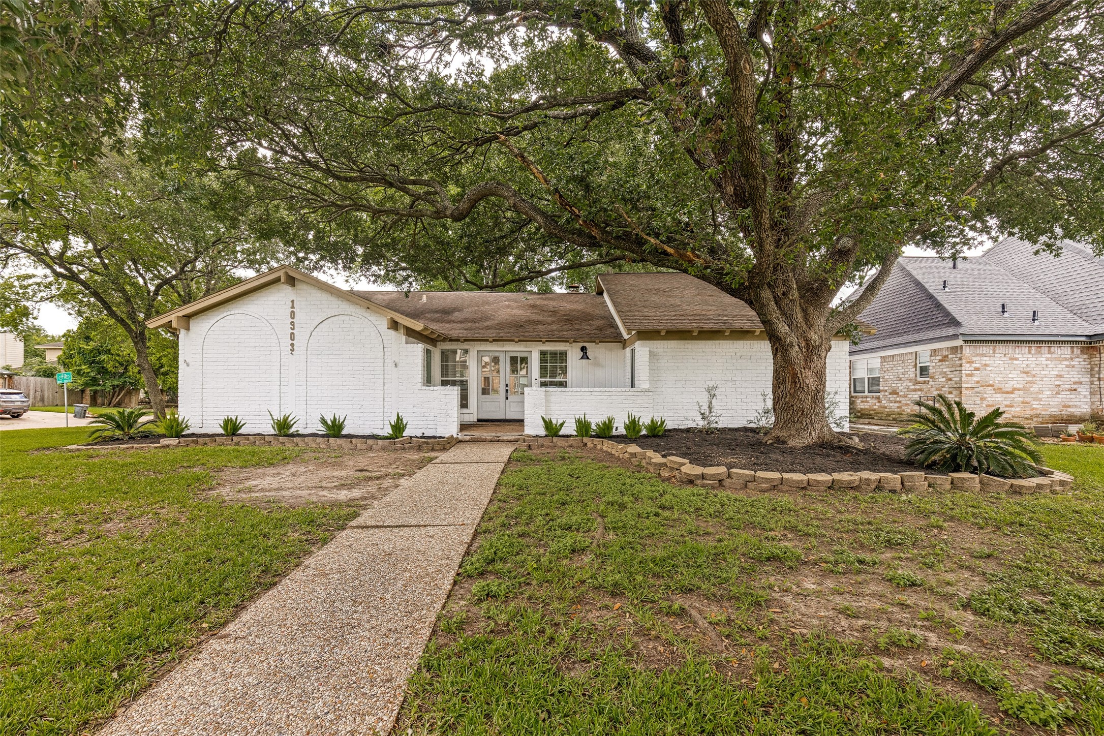 10903 Holly Springs Drive Property Photo 1