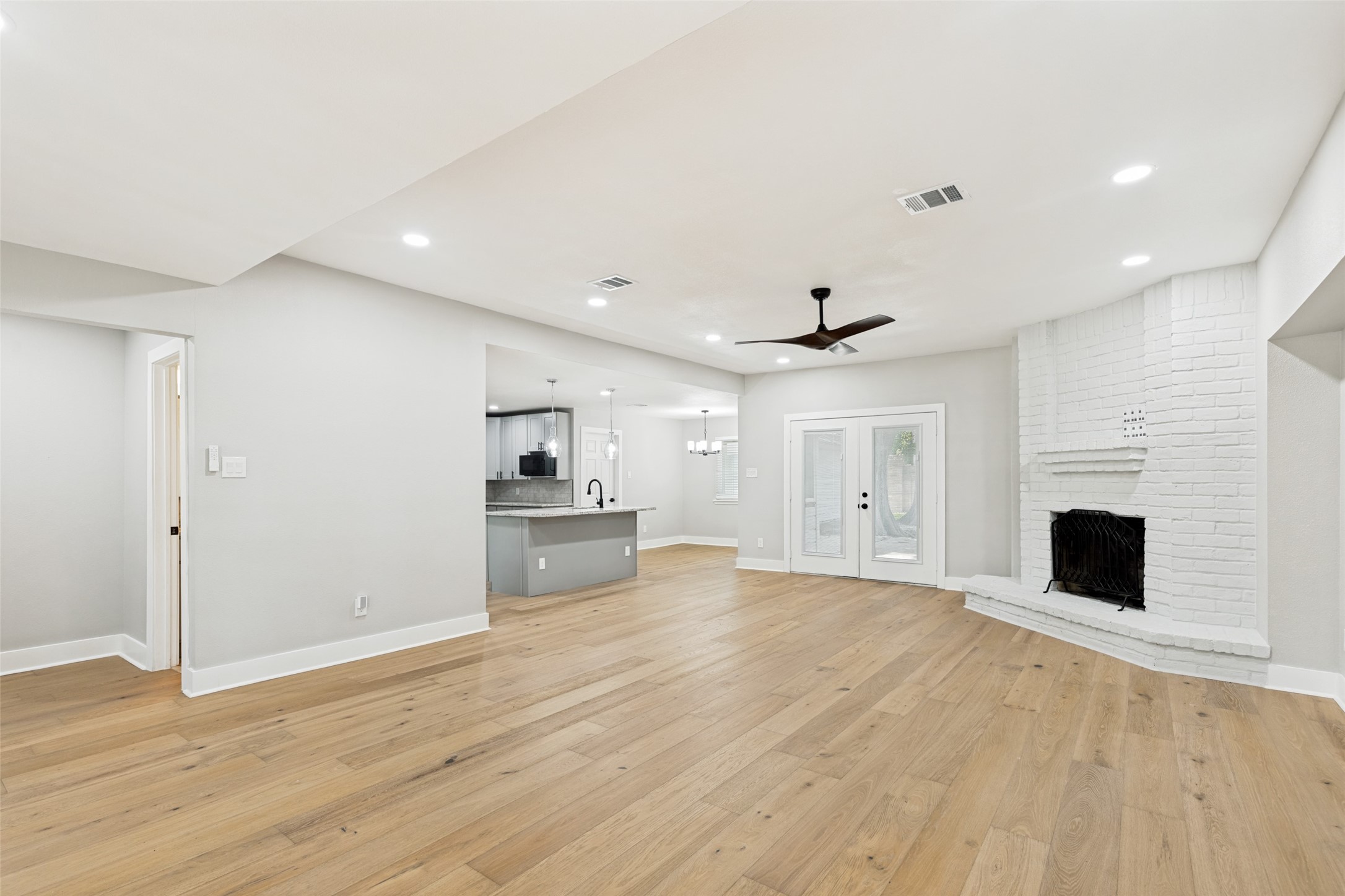 10903 Holly Springs Drive Property Photo 6