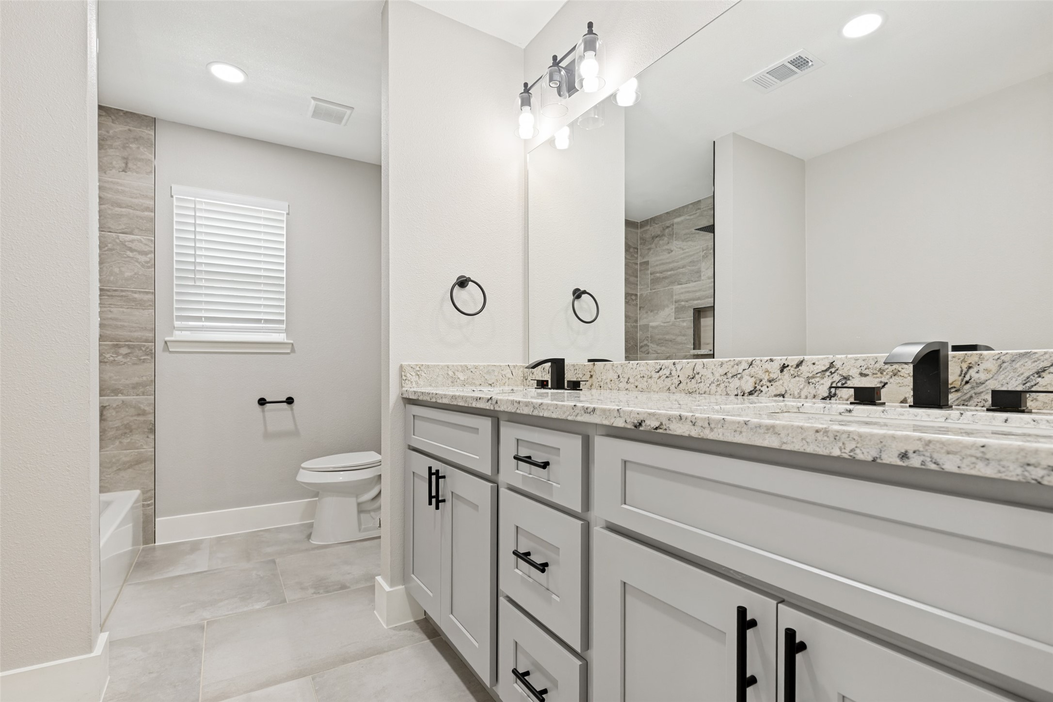 10903 Holly Springs Drive Property Photo 8
