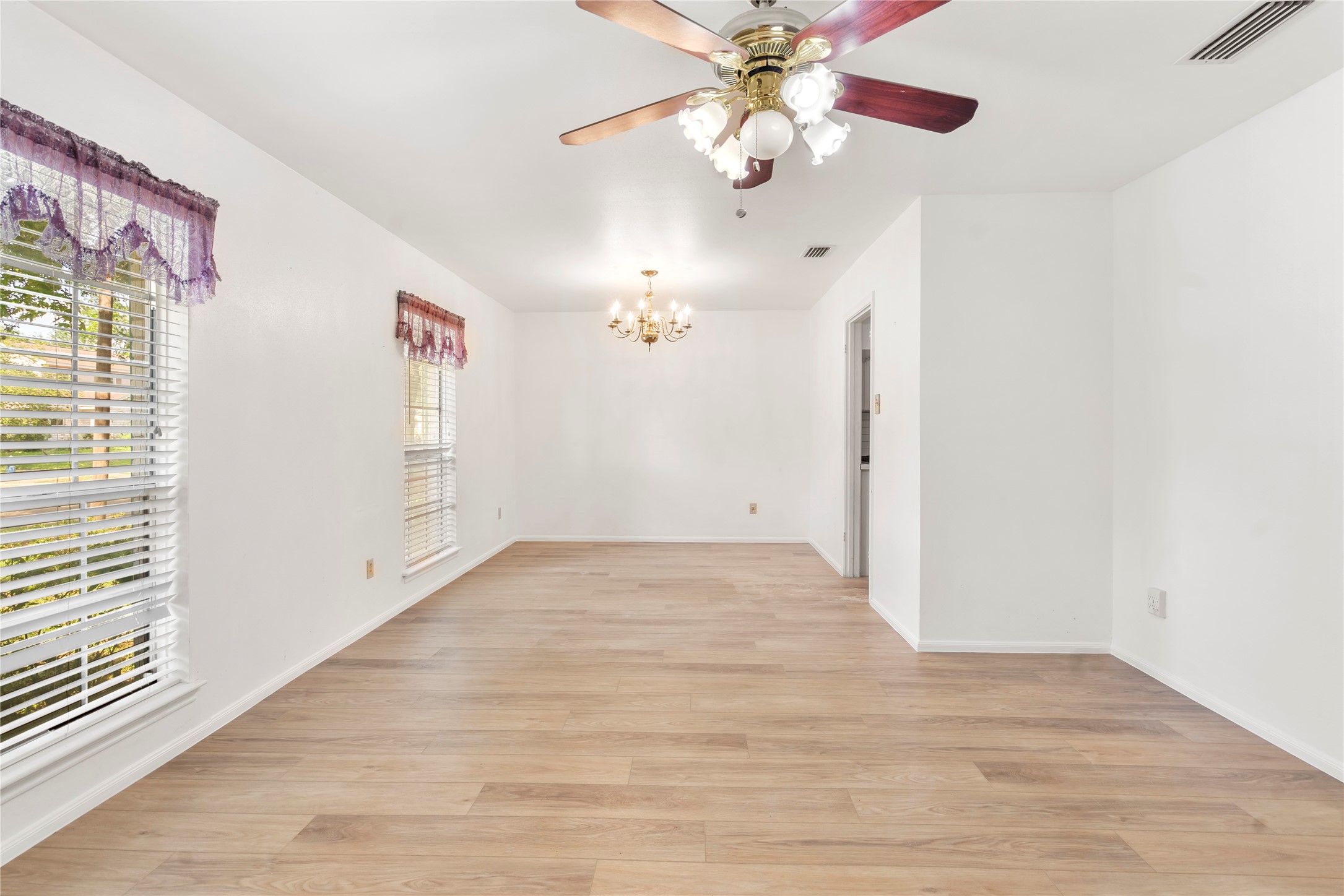8903 Roos Road Property Photo 4