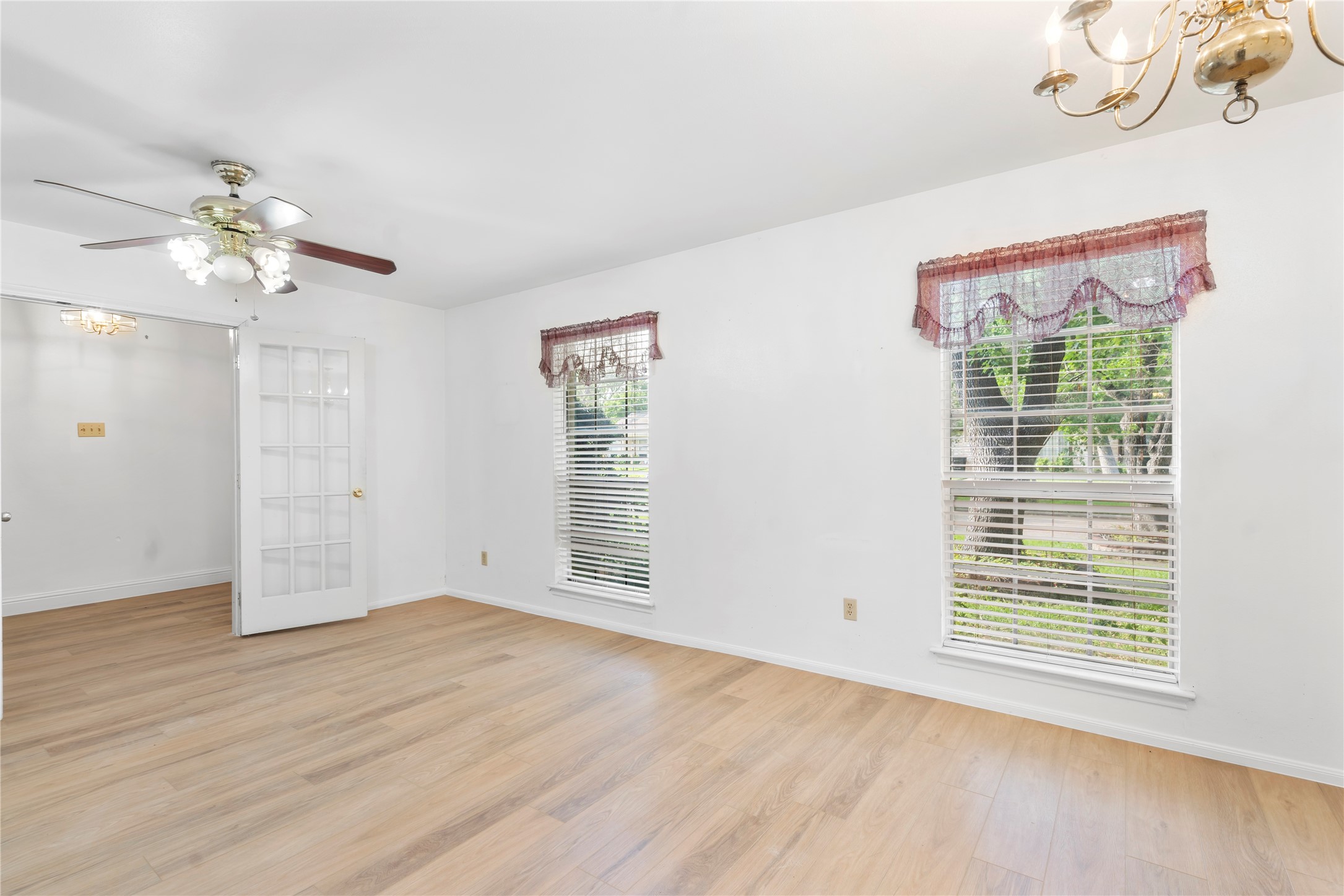 8903 Roos Road Property Photo 6