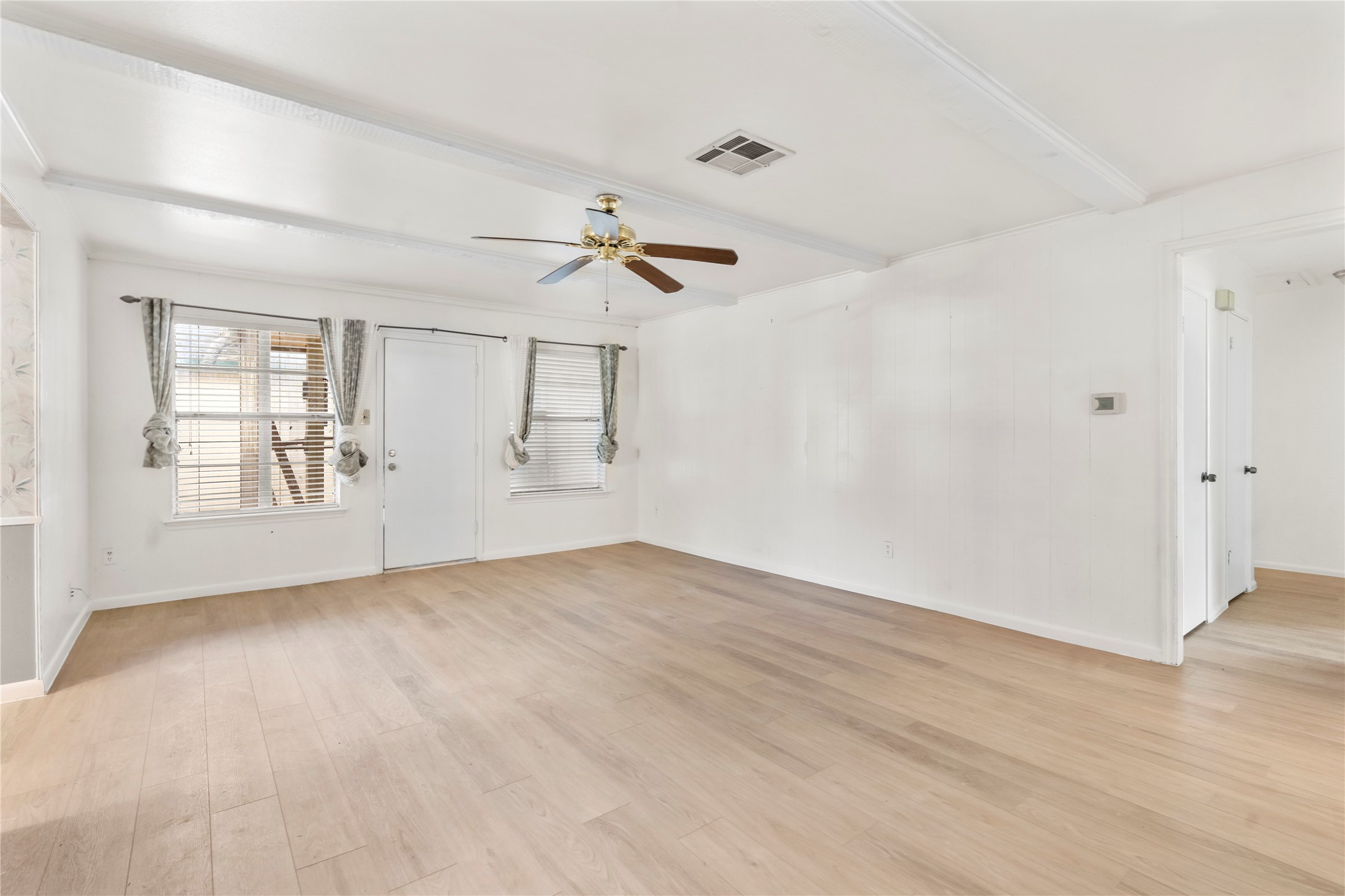 8903 Roos Road Property Photo 10