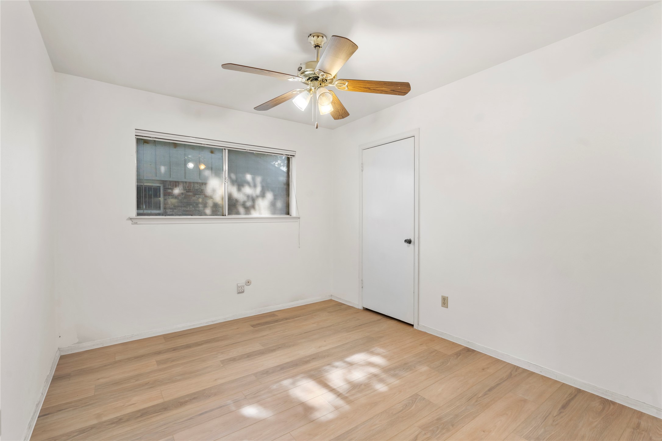 8903 Roos Road Property Photo 17
