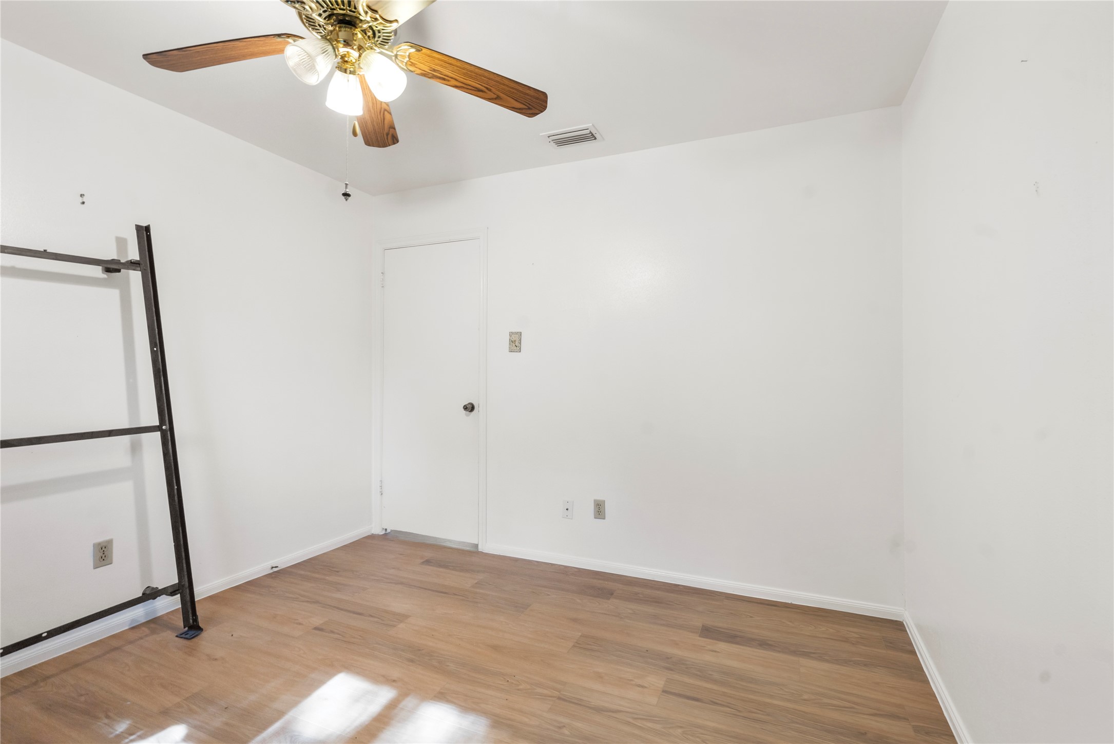 8903 Roos Road Property Photo 21