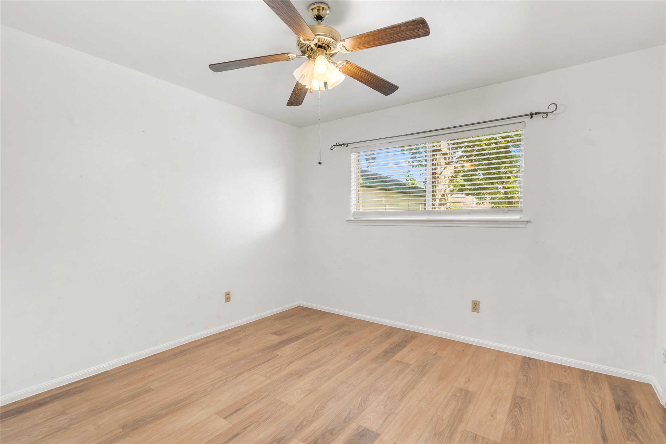 8903 Roos Road Property Photo 22