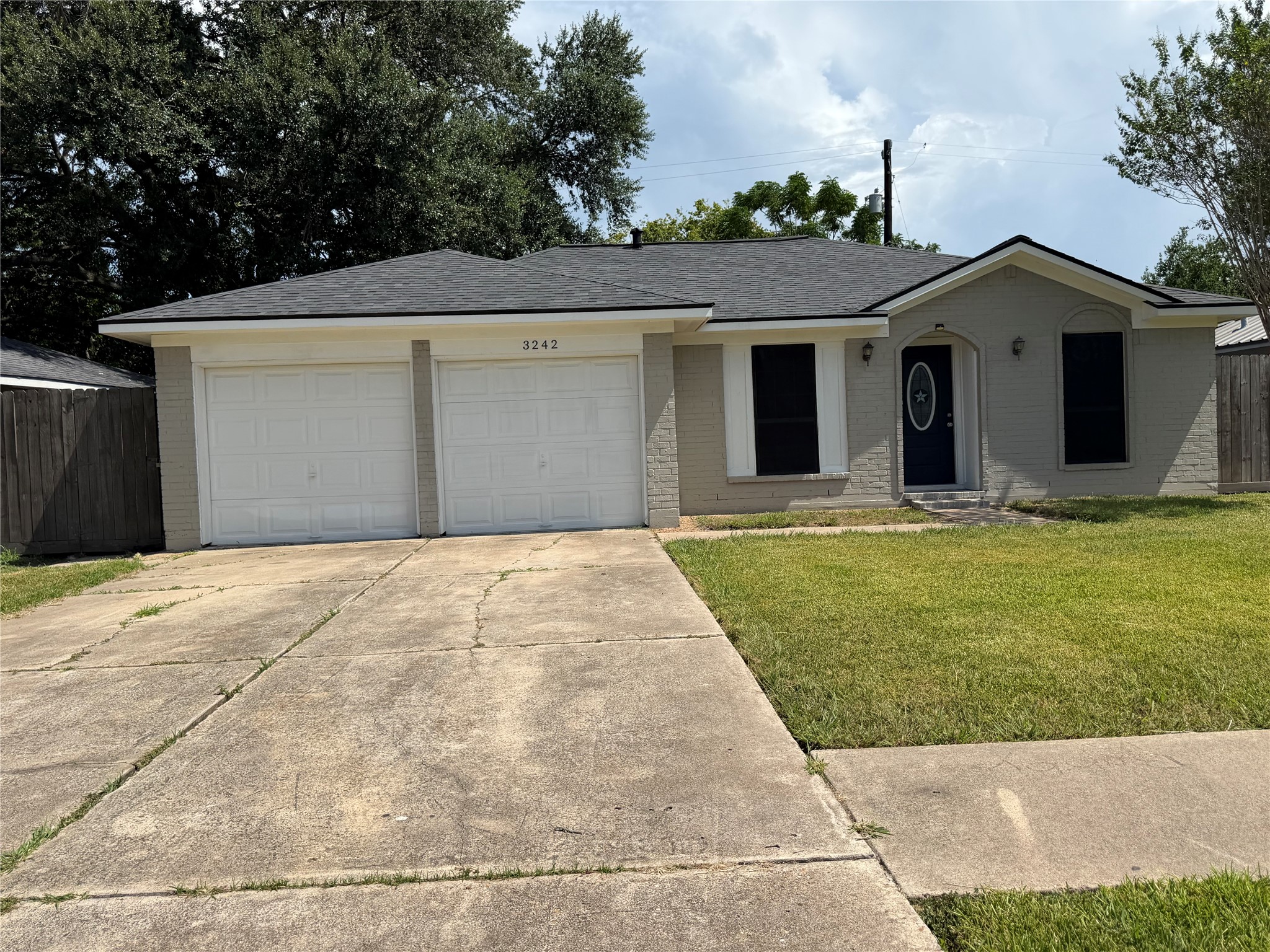 3242 Dalmatian Drive Property Photo 2