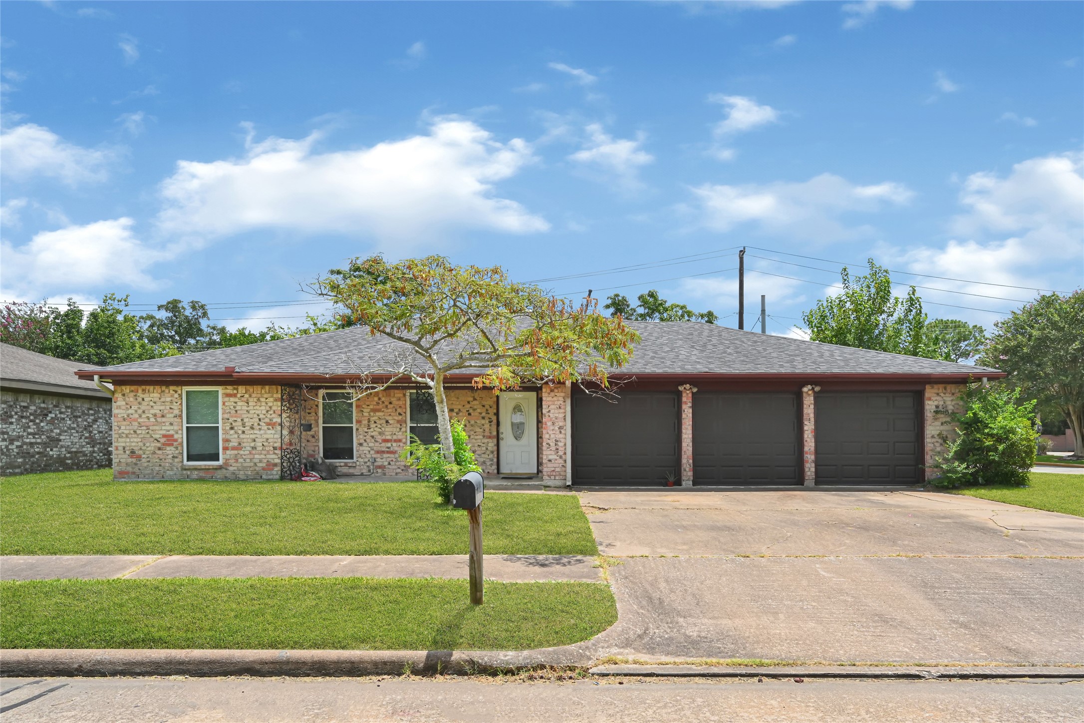 5225 Creekview Drive Property Photo