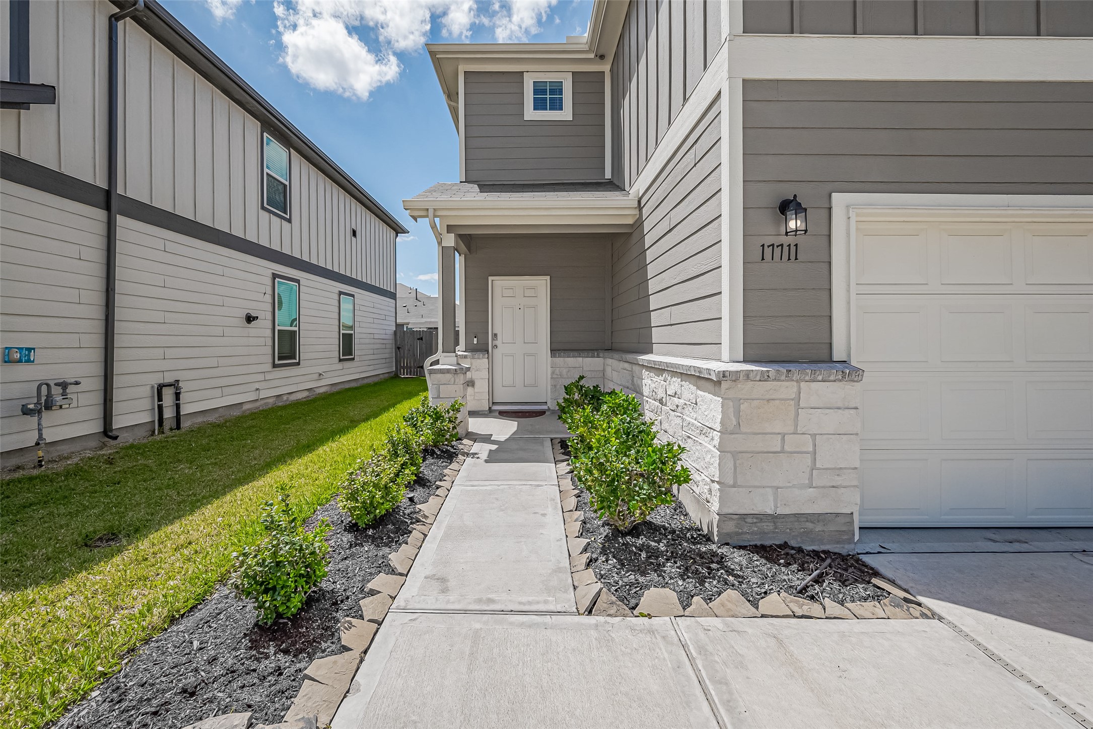 17711 Vernonia Lane Property Photo 3