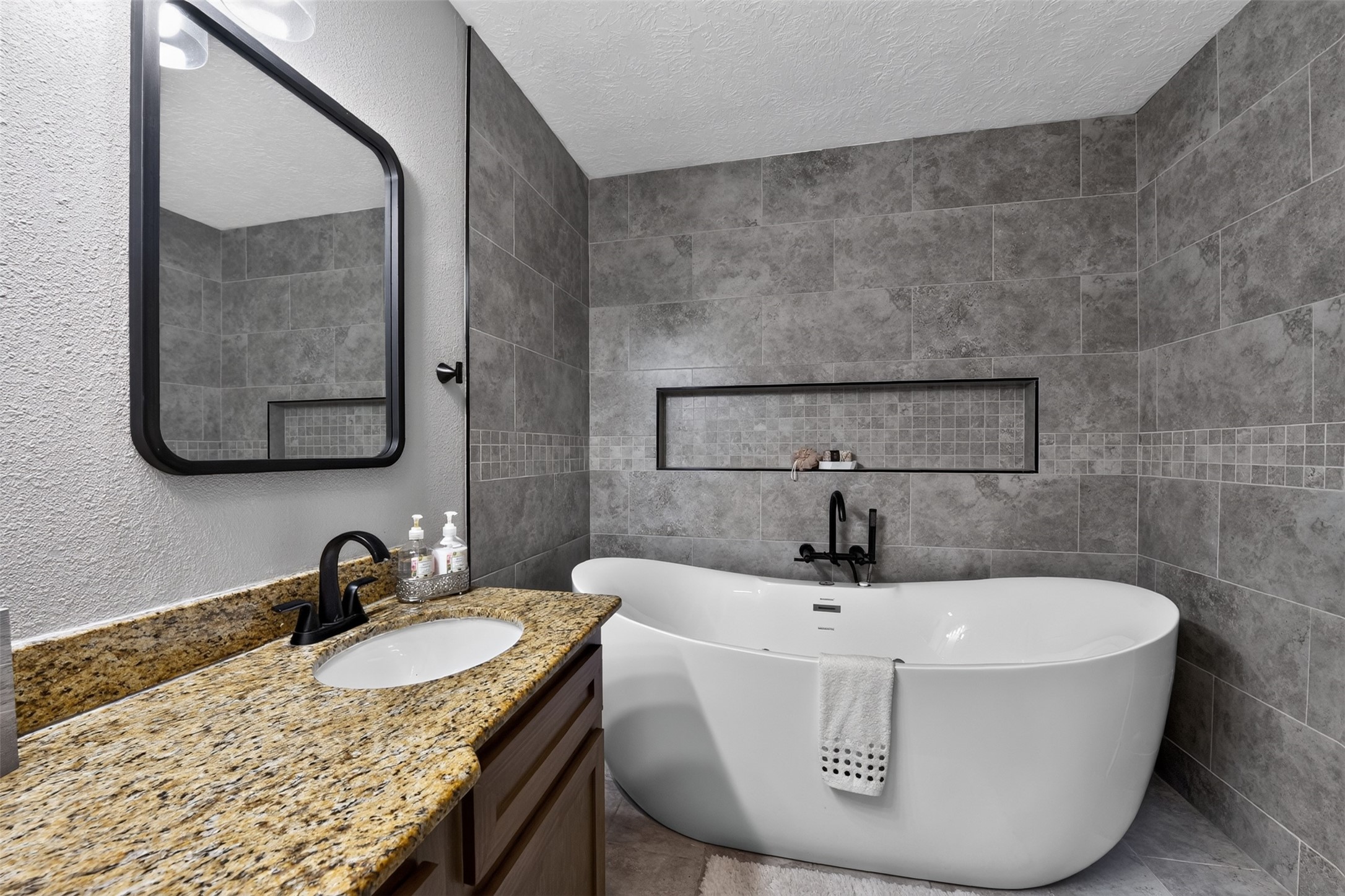 10407 Winding Trail Road Property Photo 27