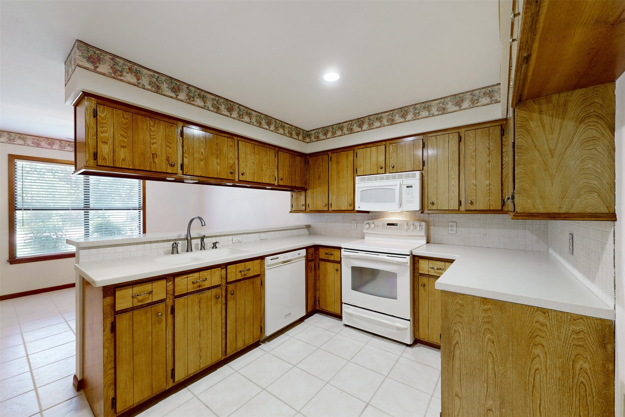 1 Acapulco Lane Property Photo 9