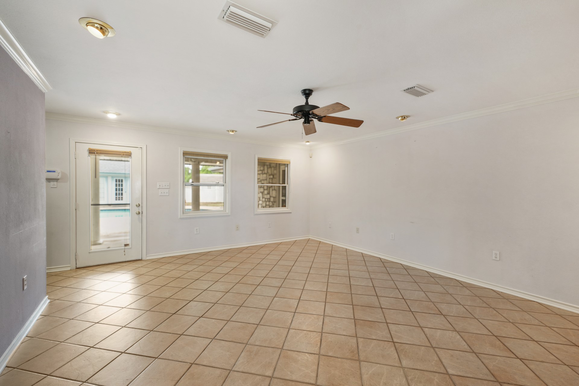 6625 E Post Road Property Photo 8