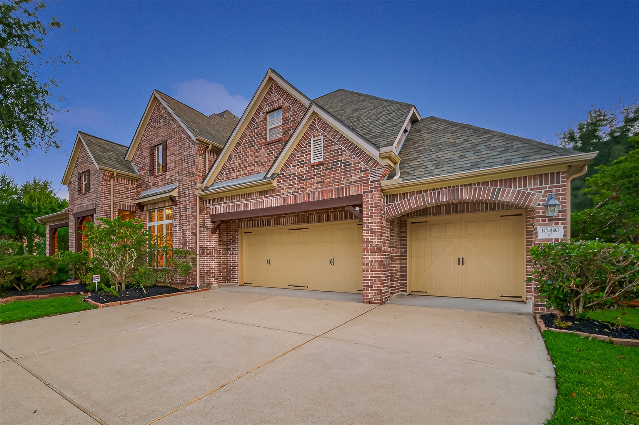 10410 Viscount Landing Property Photo 3