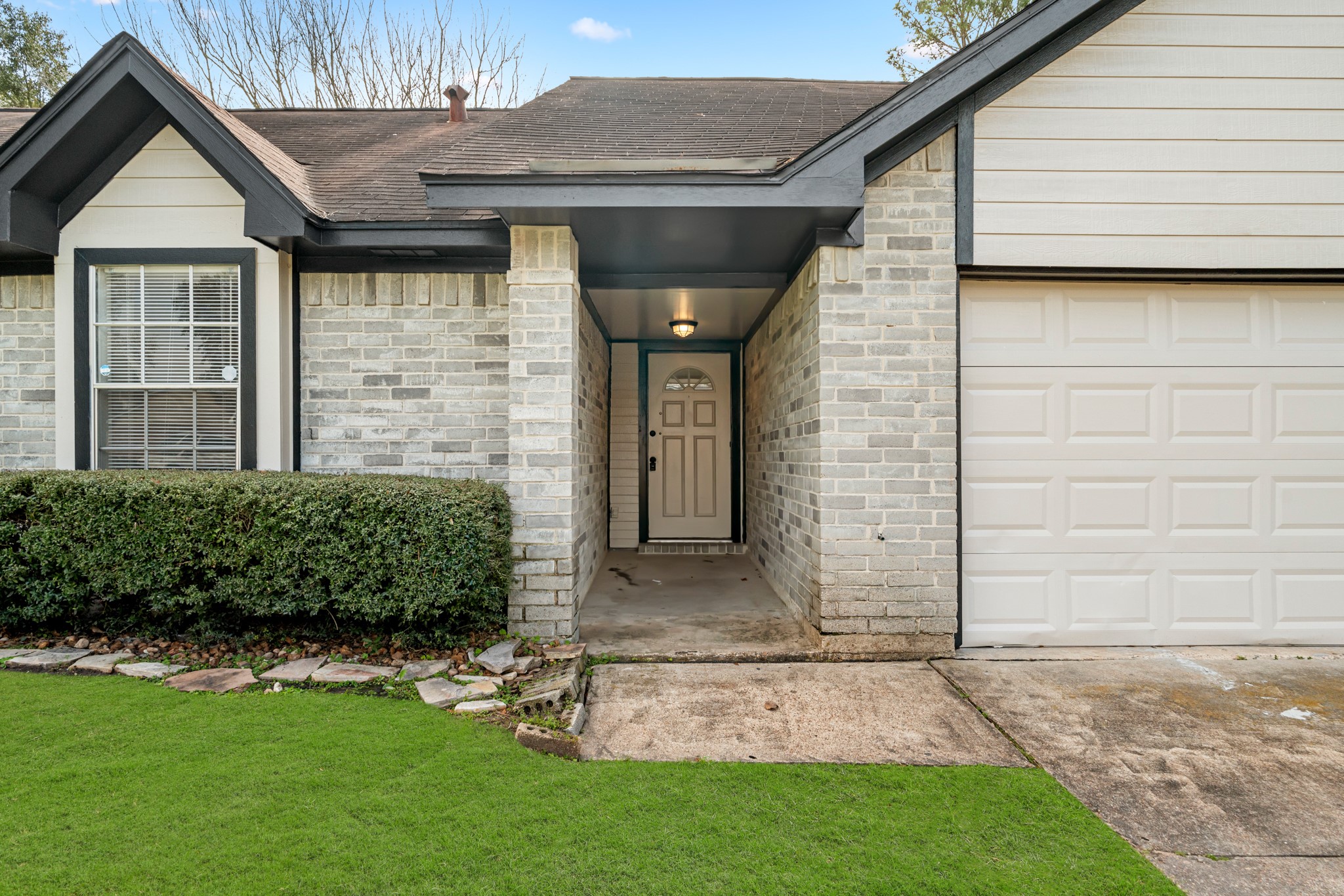 22039 Rivermead Drive Property Photo 4