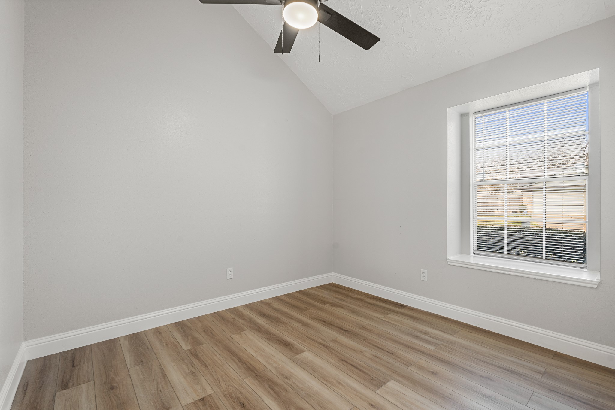 22039 Rivermead Drive Property Photo 8